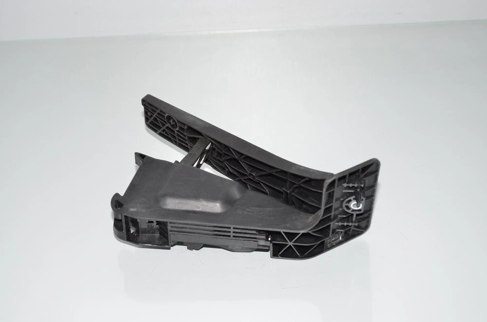 Throttle Pedal – OEM 6853175 · BMW 3 Touring (F31) 318 d 2016 – 3