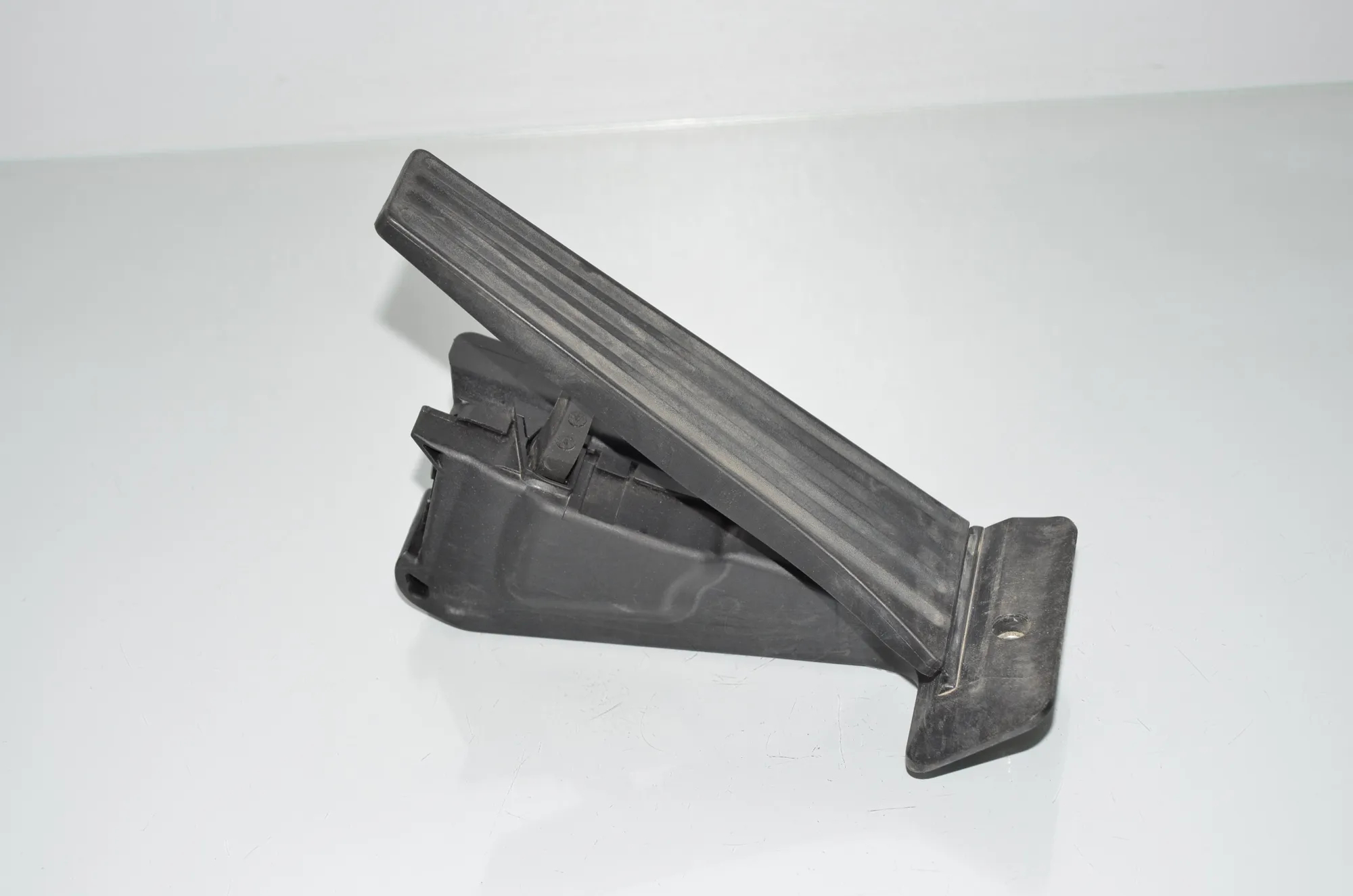 Throttle Pedal – OEM 6853175 · BMW 3 Touring (F31) 318 d 2016 – 2