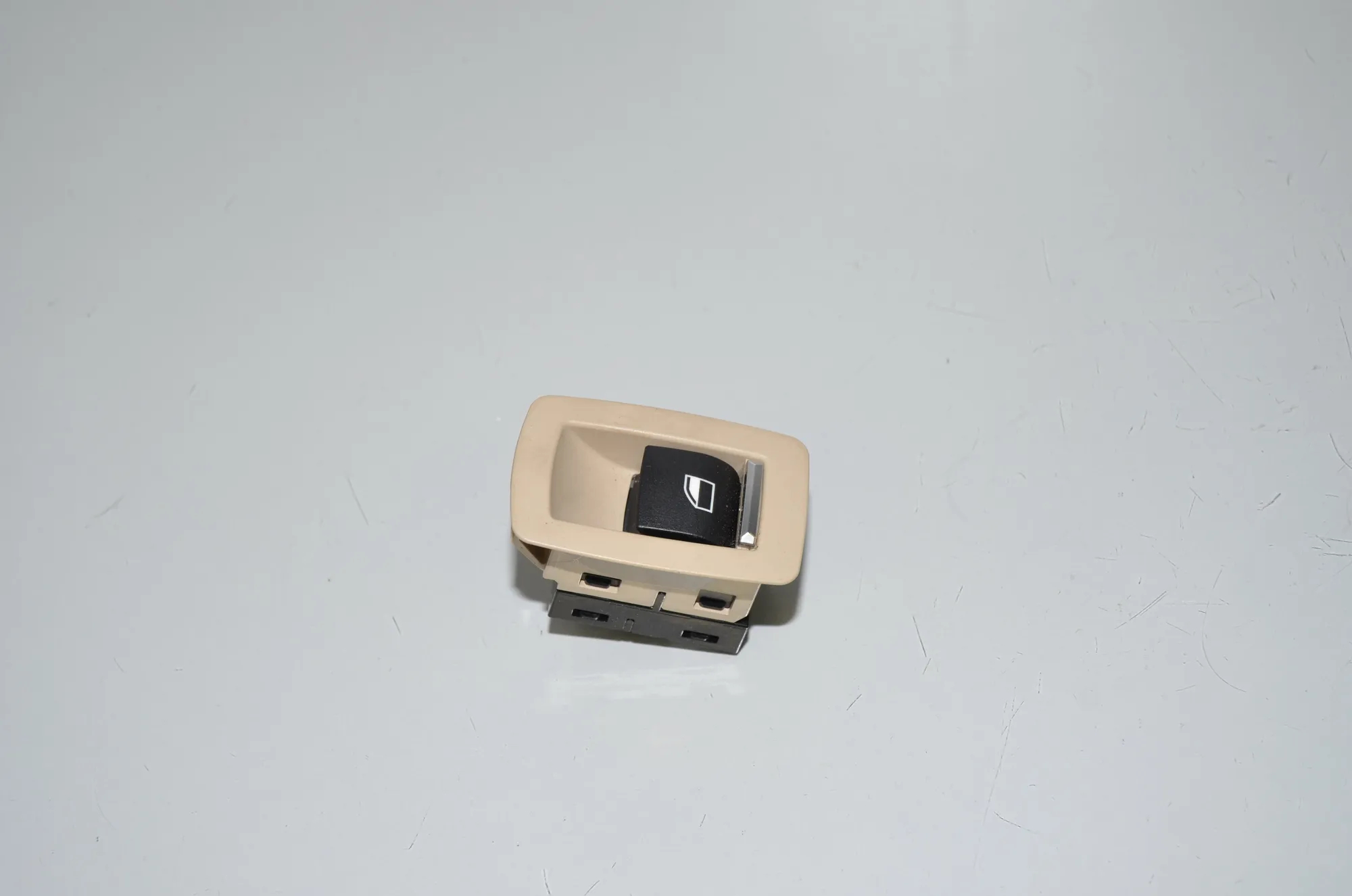 Rear Left Door Window Switch – OEM 9361937 · BMW 3 Touring (F31) 318 d 2016