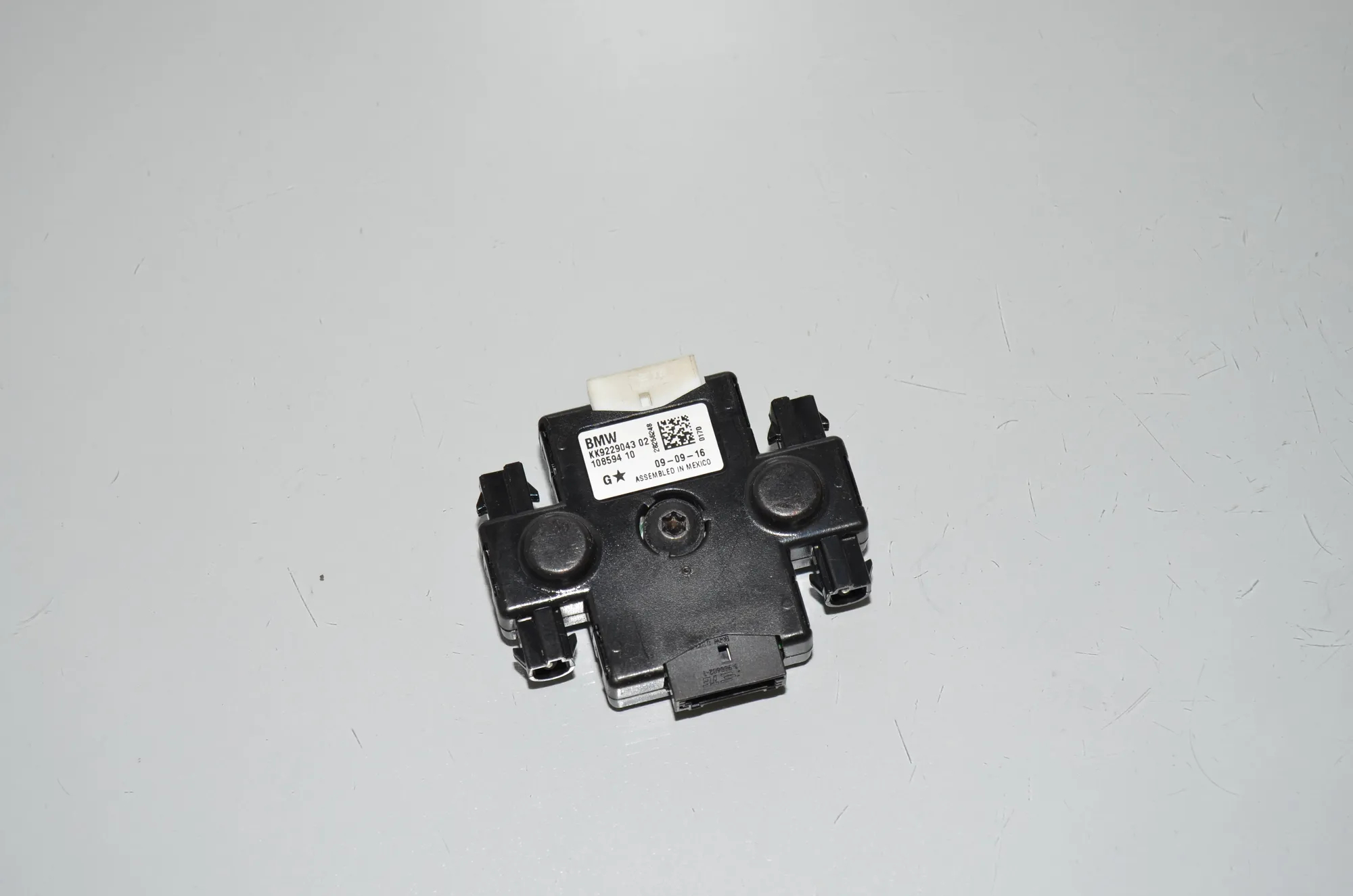 Antenna – OEM 9229043 · BMW 3 Touring (F31) 318 d 2016 – 2