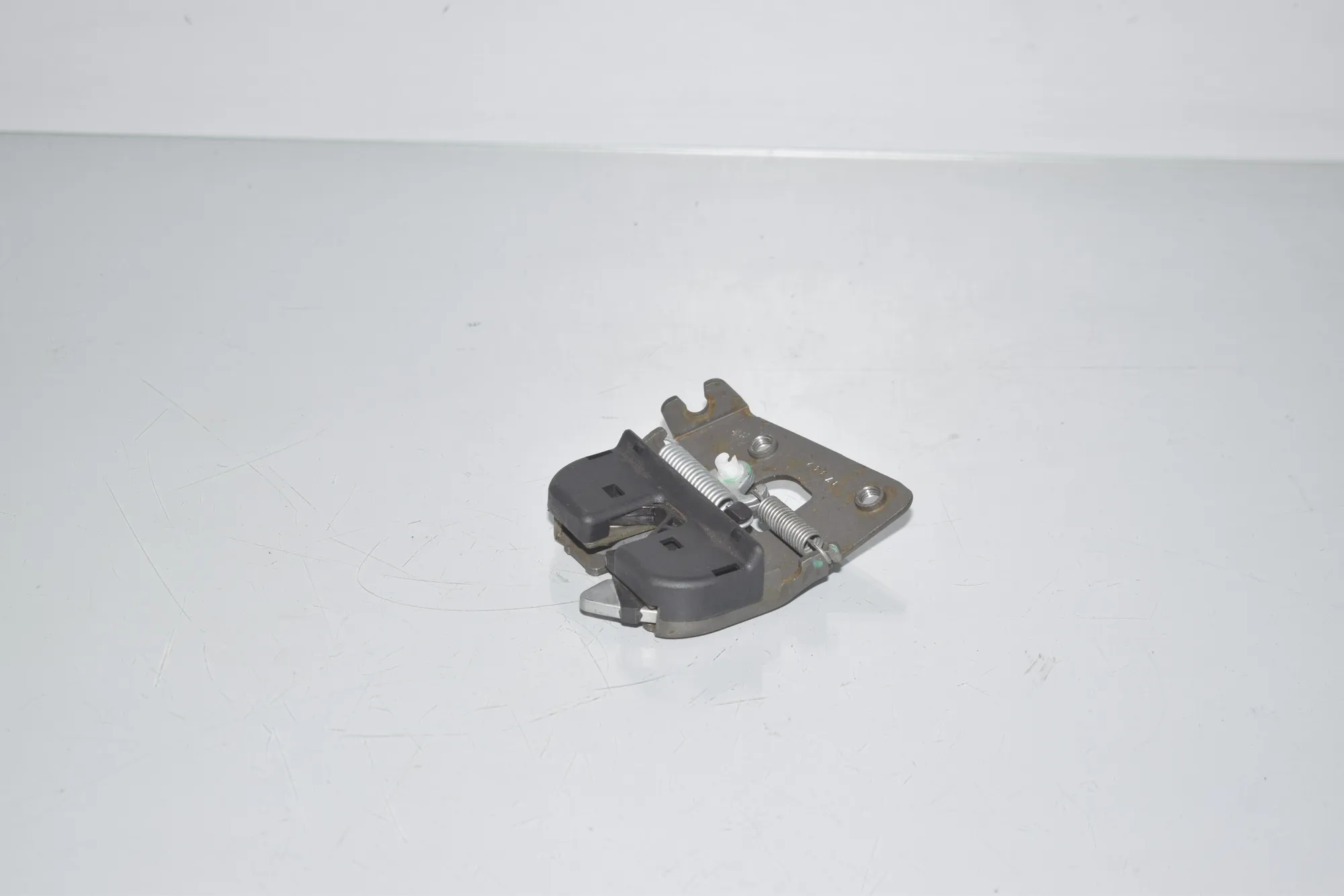 Rear Seat Backrest Lock – OEM 7112864 · BMW 3 (F30, F80) 328 i xDrive 2012 – 4