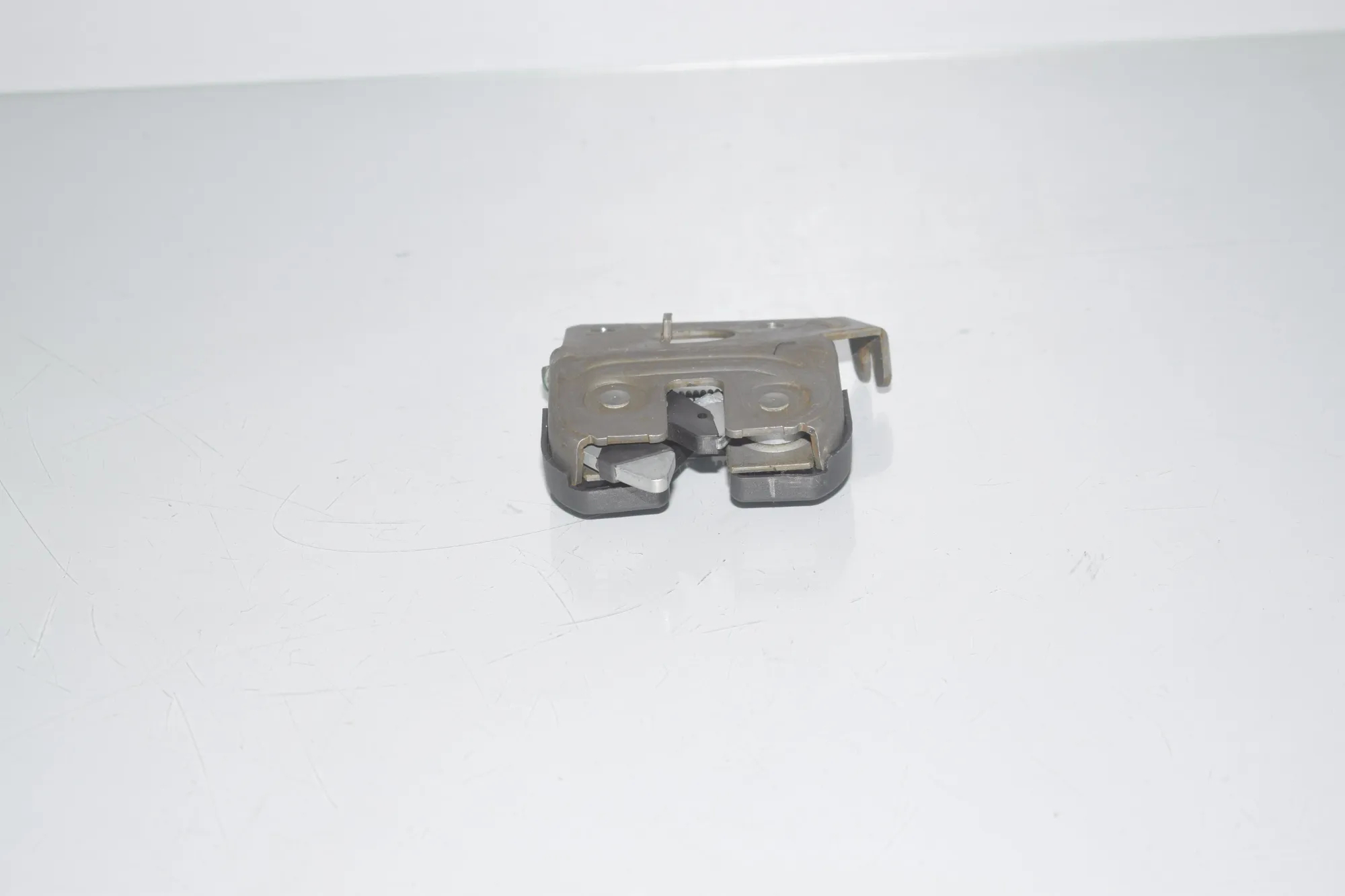 Rear Seat Backrest Lock – OEM 7112864 · BMW 3 (F30, F80) 328 i xDrive 2012 – 2