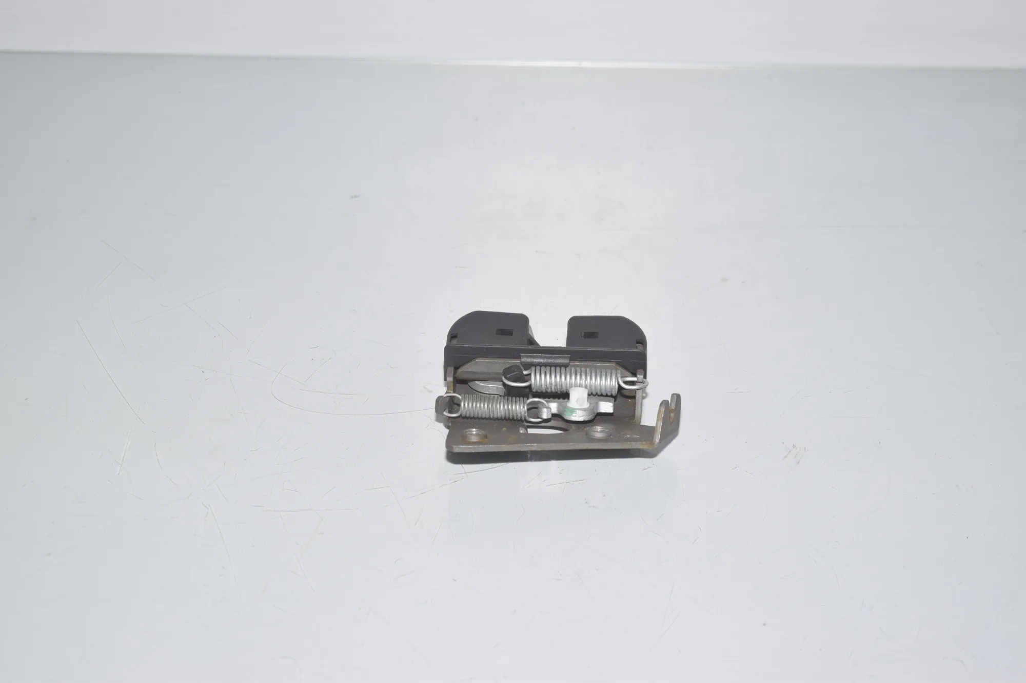 Rear Seat Backrest Lock – OEM 7112864 · BMW 3 (F30, F80) 328 i xDrive 2012 – 3