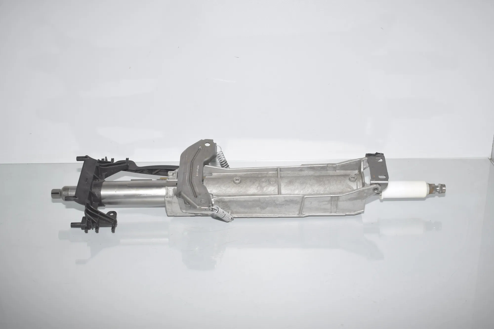 Steering Wheel Adjustment Mechanism – OEM 6854045 · BMW 3 (F30, F80) 328 i xDrive 2012 – 3