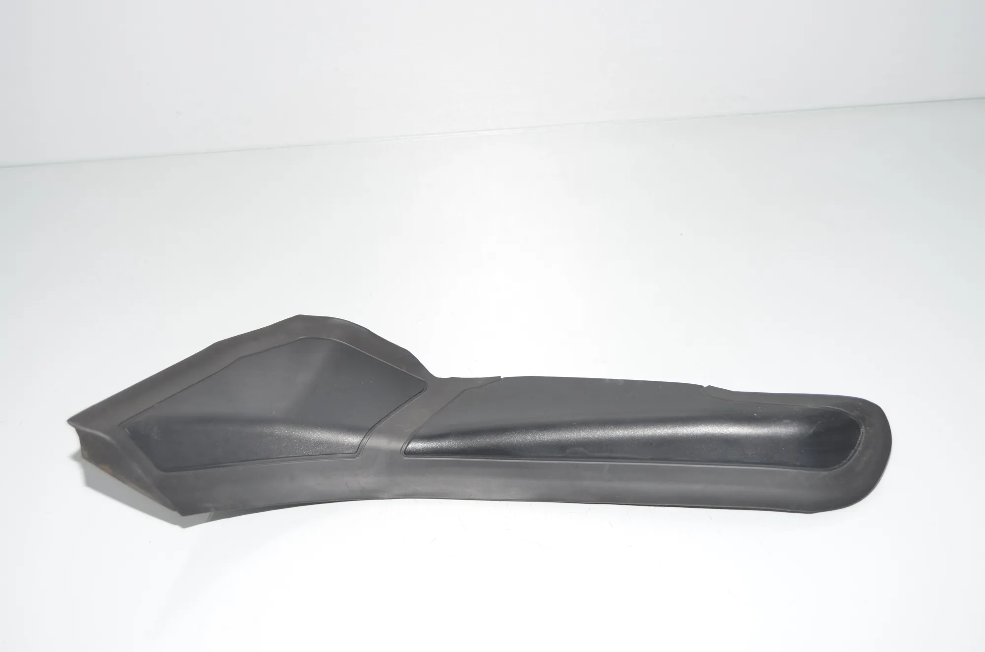 Rear Left Tail Light Trim – OEM 63217382959 · BMW 5 (G30) BMW 5 (G30) 520 d 2017