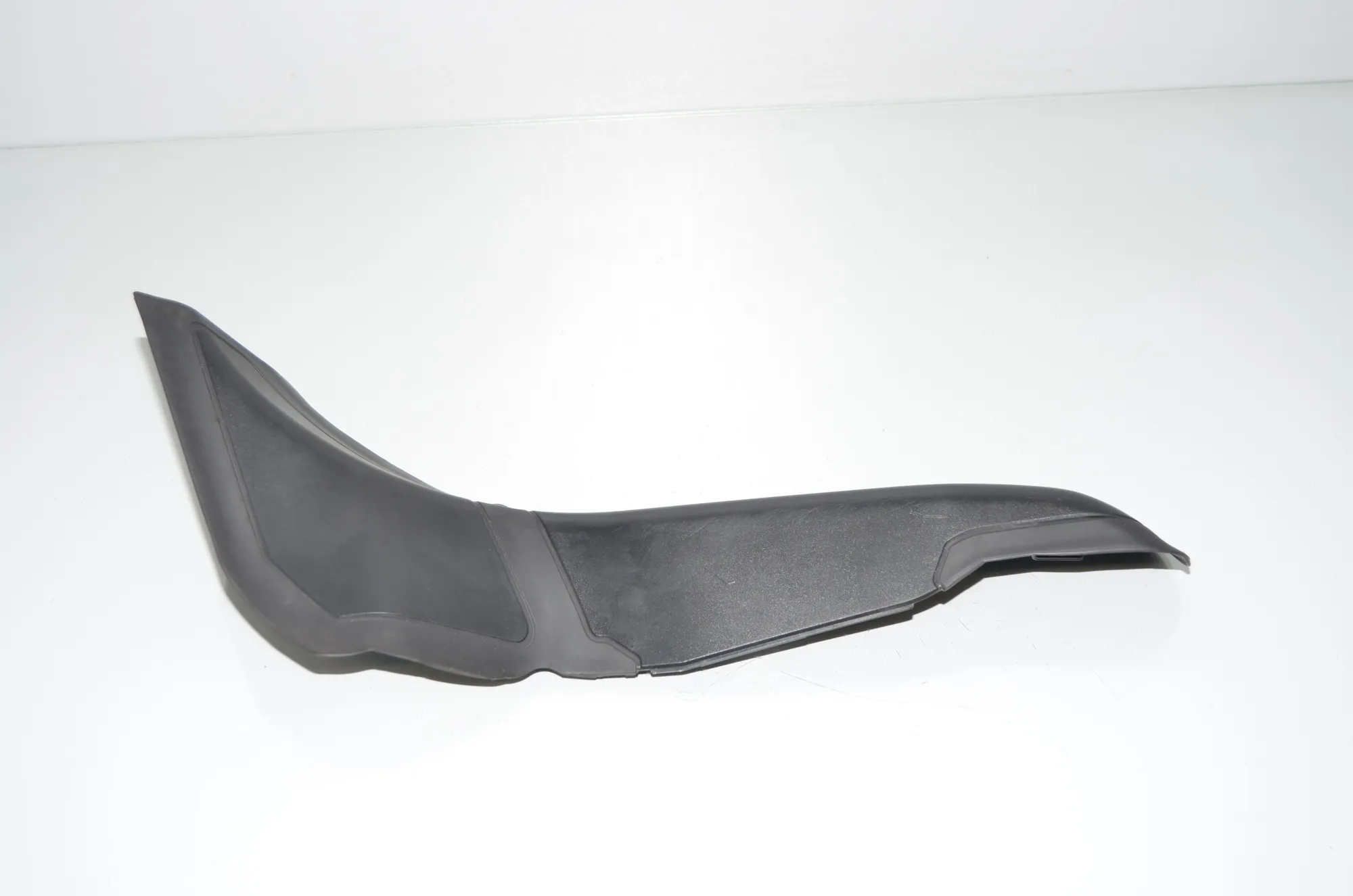 Rear Right Tail Light Trim – OEM 63217382960 · BMW 5 (G30) BMW 5 (G30) 520 d 2017 – 2