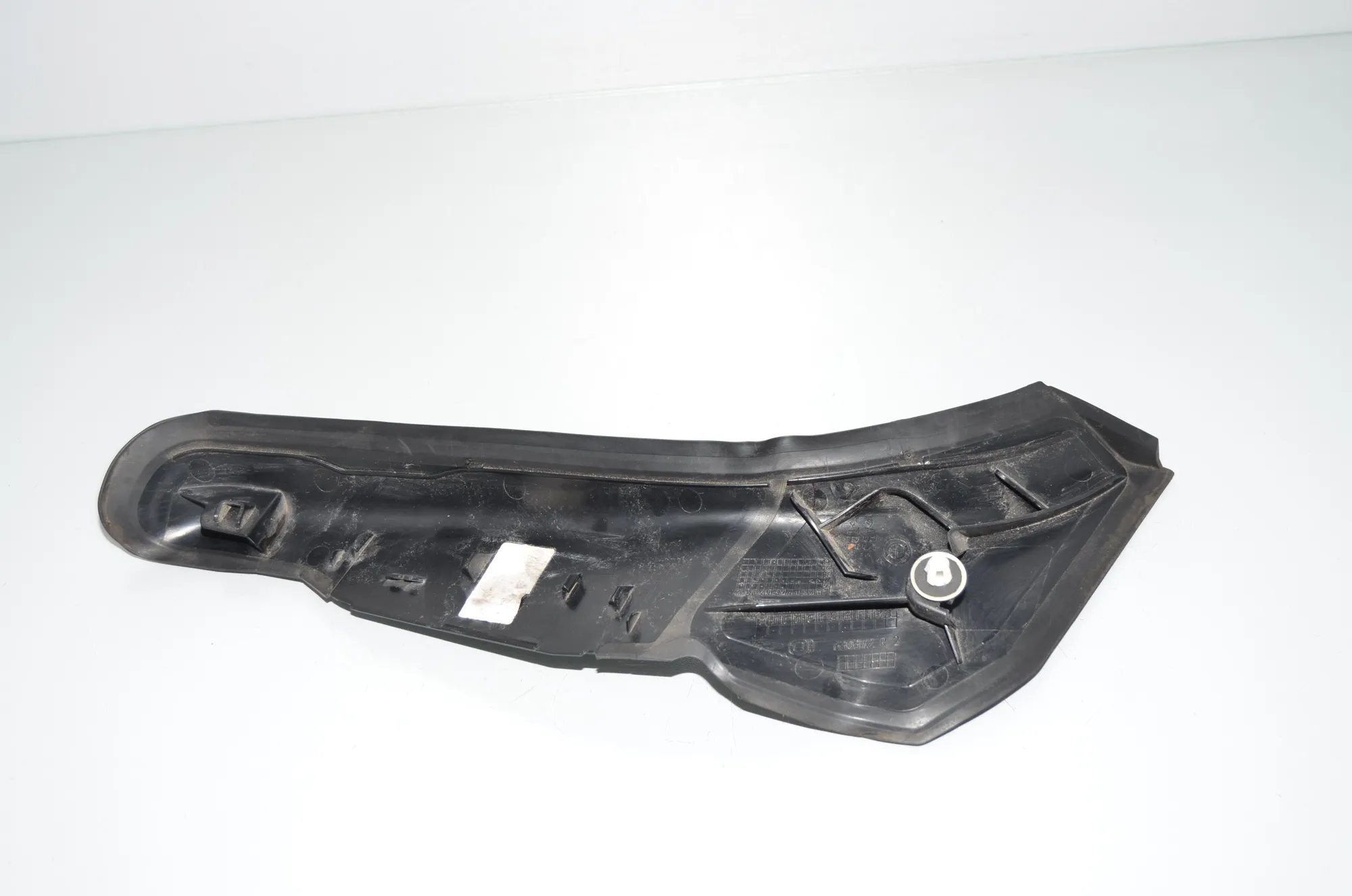 Rear Right Tail Light Trim – OEM 63217382960 · BMW 5 (G30) BMW 5 (G30) 520 d 2017 – 4