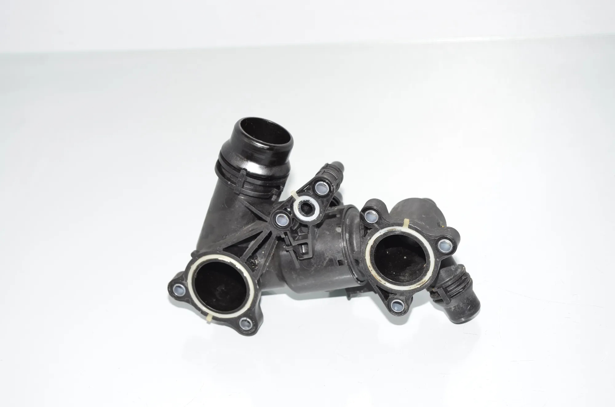 Thermostate Frame – OEM 8596115 · BMW X5 (G05) BMW X5 (G05) xDrive 30 d Mild-Hybrid 2021