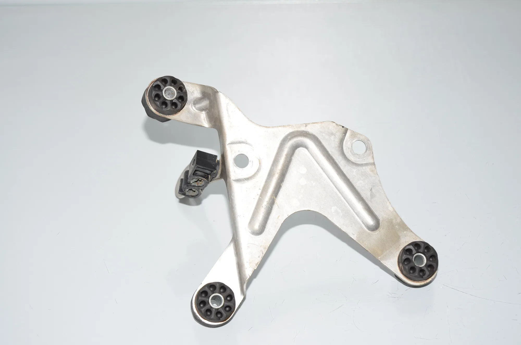 ABS Pump Holder – OEM 6775355 · BMW 5 Touring (F11) 520 d 2010
