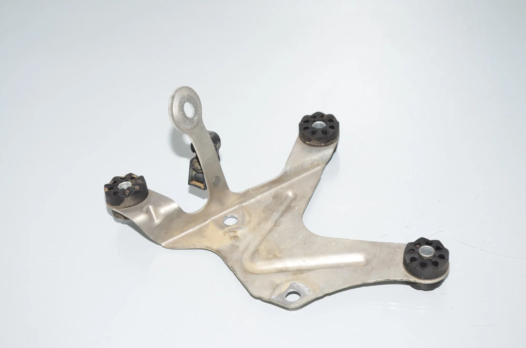 ABS Pump Holder – OEM 6775355 · BMW 5 Touring (F11) 520 d 2010 – 3