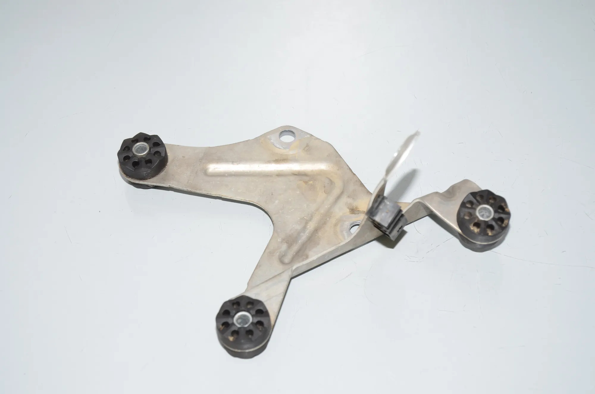 ABS Pump Holder – OEM 6775355 · BMW 5 Touring (F11) 520 d 2010 – 4