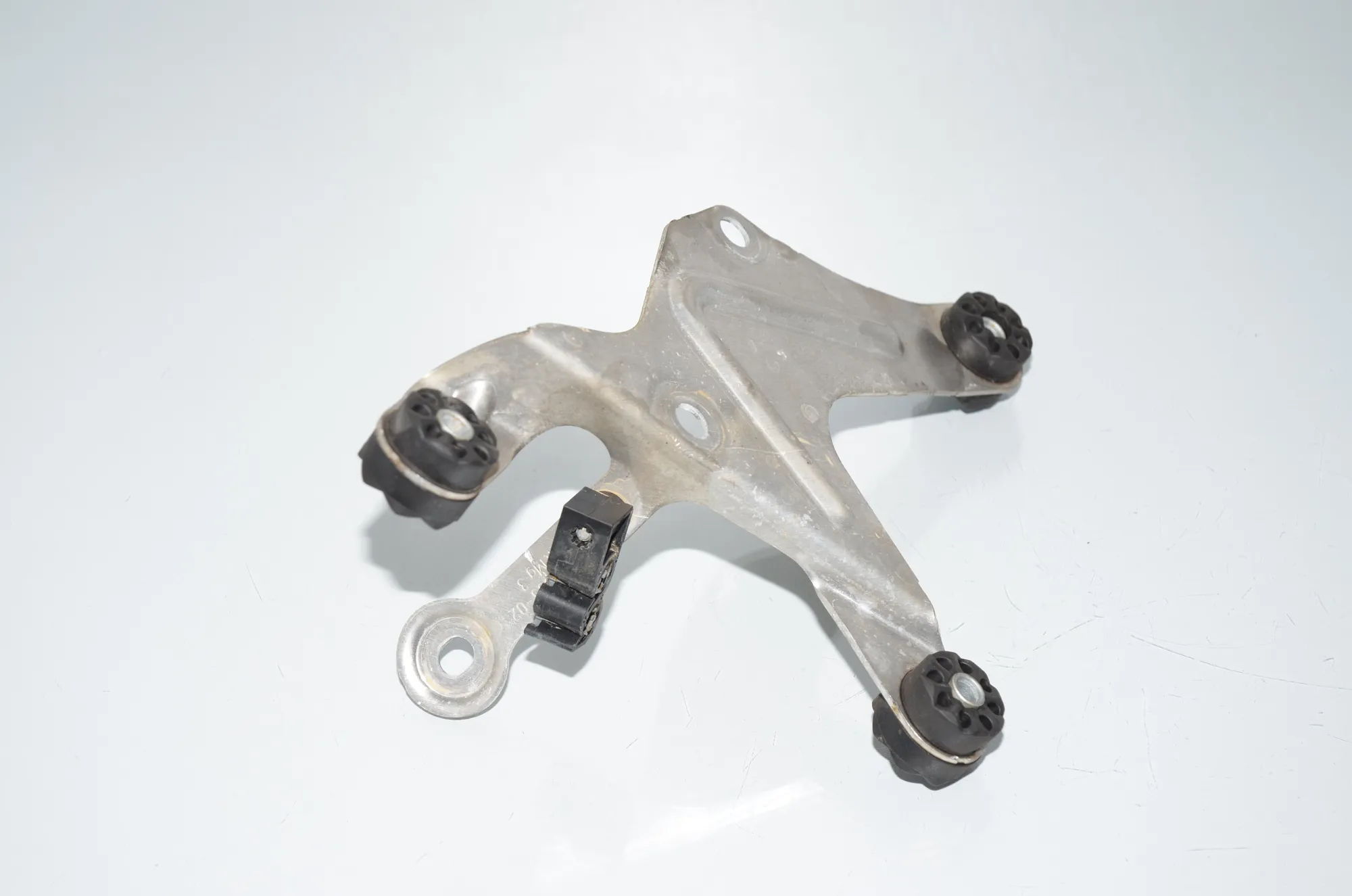 ABS Pump Holder – OEM 6775355 · BMW 5 Touring (F11) 520 d 2010 – 2
