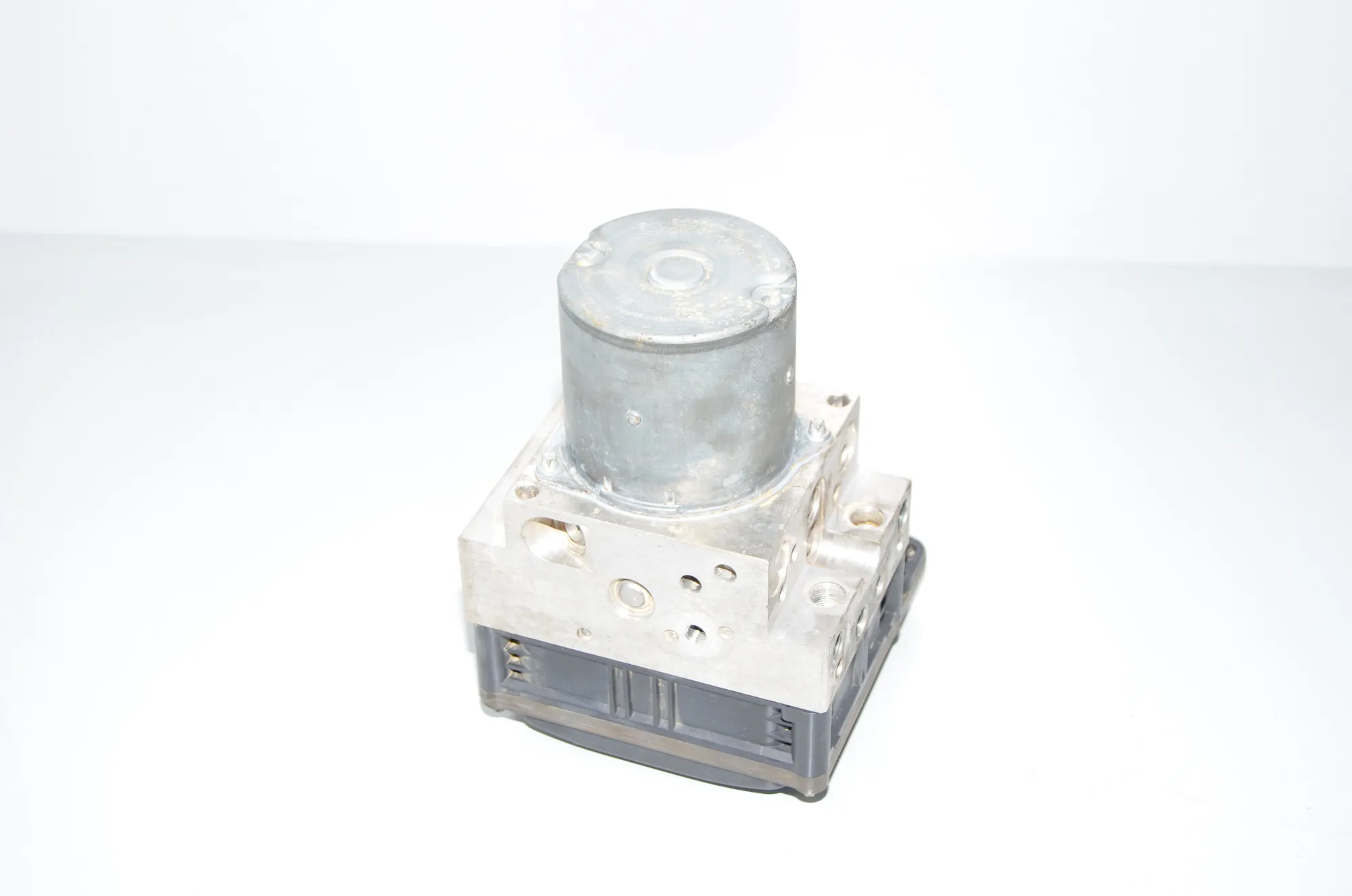 ABS Pump – OEM 6795521 · BMW 5 Touring (F11) 520 d 2010 – 4
