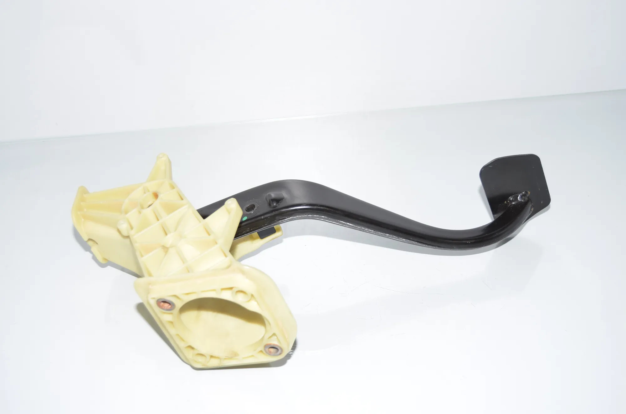 Brake Pedal – OEM 6782665 · BMW 5 Touring (F11) 520 d 2010 – 4