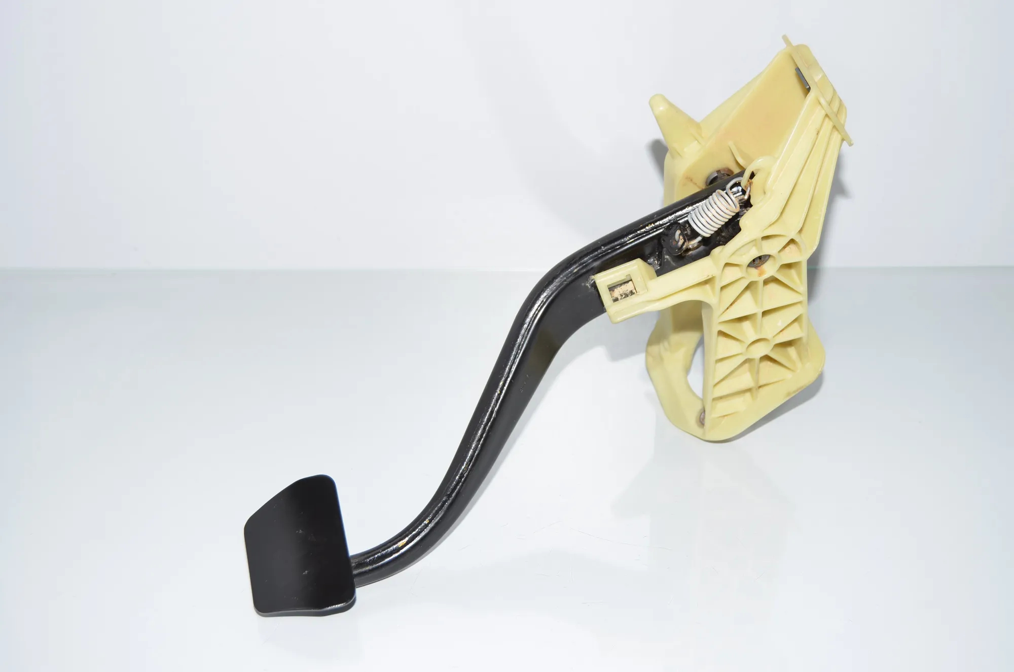 Brake Pedal – OEM 6782665 · BMW 5 Touring (F11) 520 d 2010 – 3