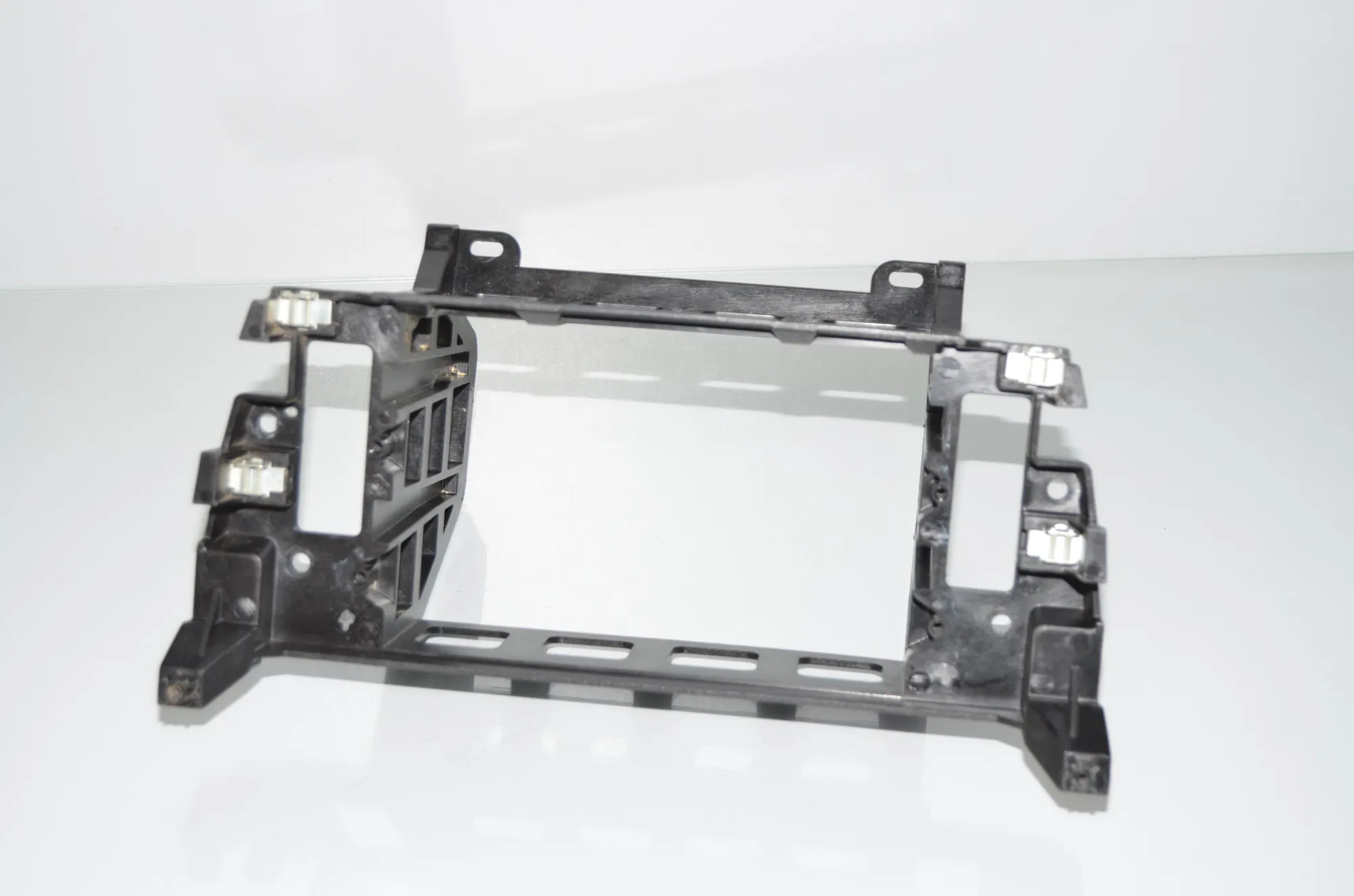 Bracket – OEM 9166665 · BMW 5 Touring (F11) 520 d 2010 – 4