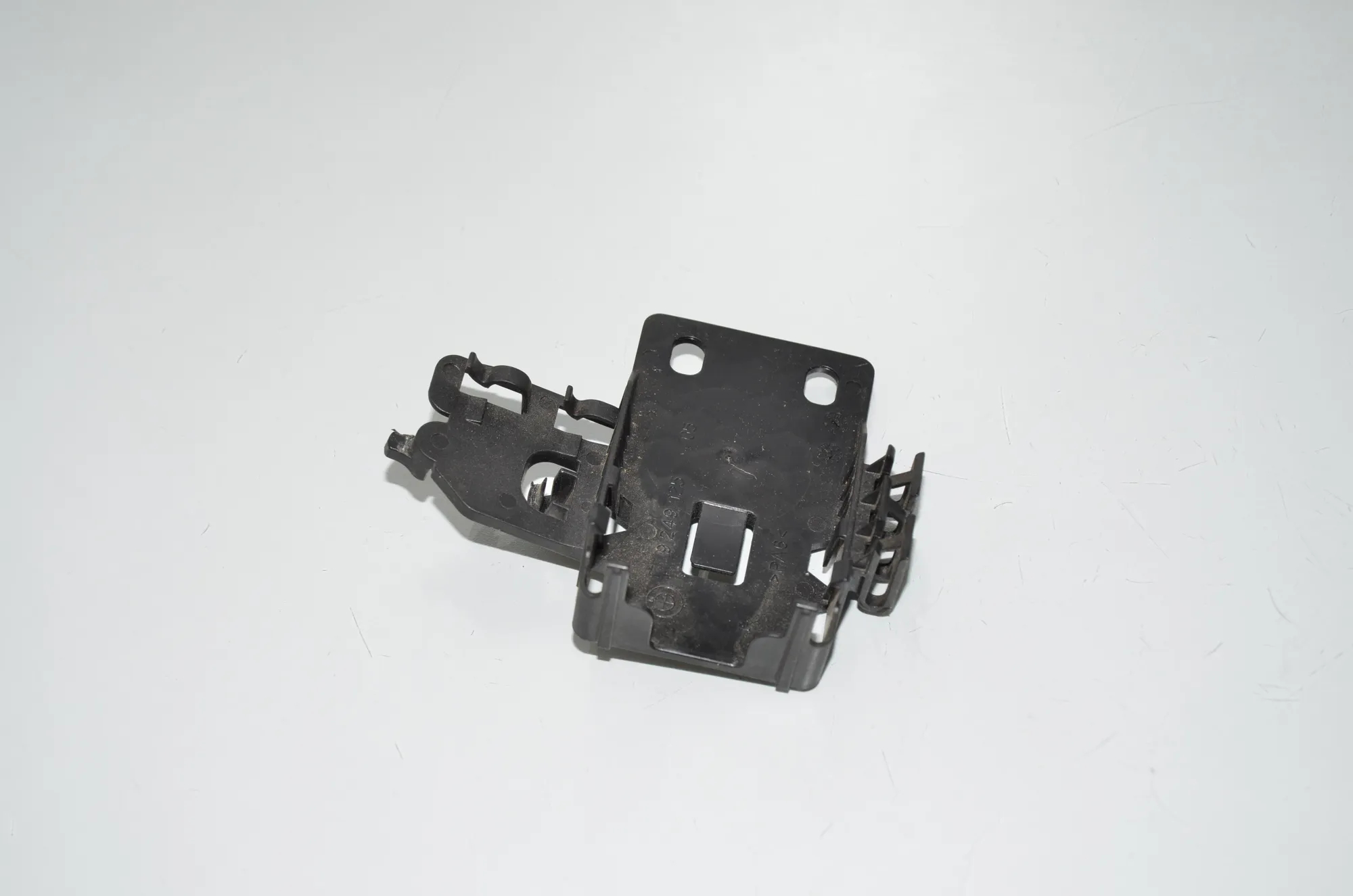 Bracket – OEM 61359249125 · BMW 3 (F30, F80) BMW 3 (F30, F80) 316 d 2011 – 2