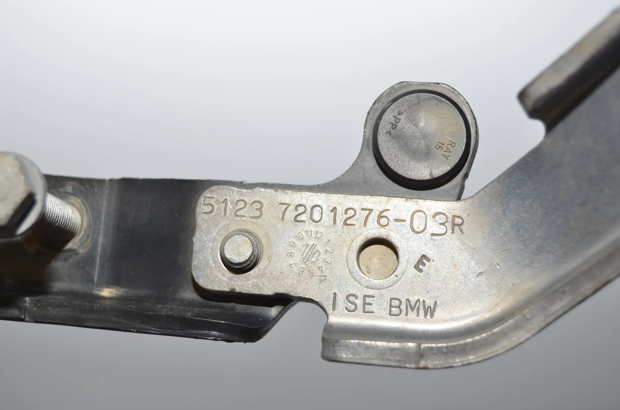 Front Right Bonnet Hinge – OEM 7201276 · BMW 5 Touring (F11) 520 d 2010 – 5