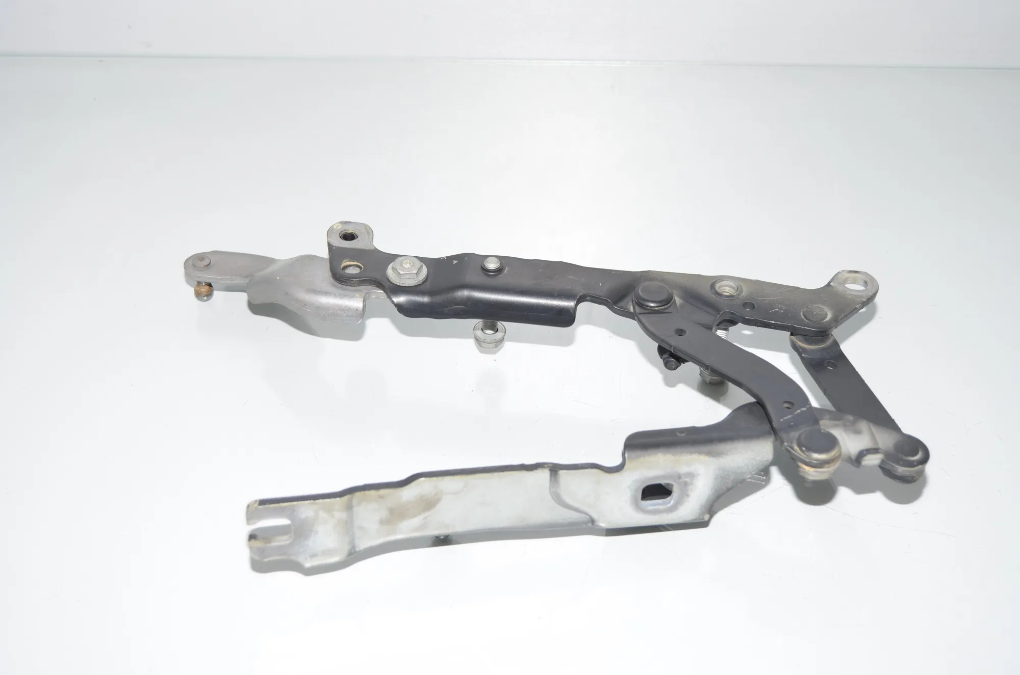 Front Right Bonnet Hinge – OEM 7201276 · BMW 5 Touring (F11) 520 d 2010 – 4