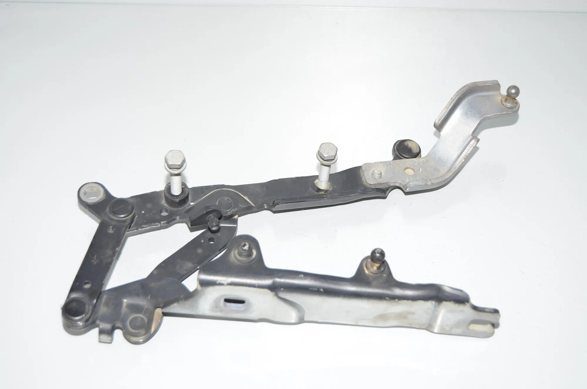 Front Right Bonnet Hinge – OEM 7201276 · BMW 5 Touring (F11) 520 d 2010 – 2
