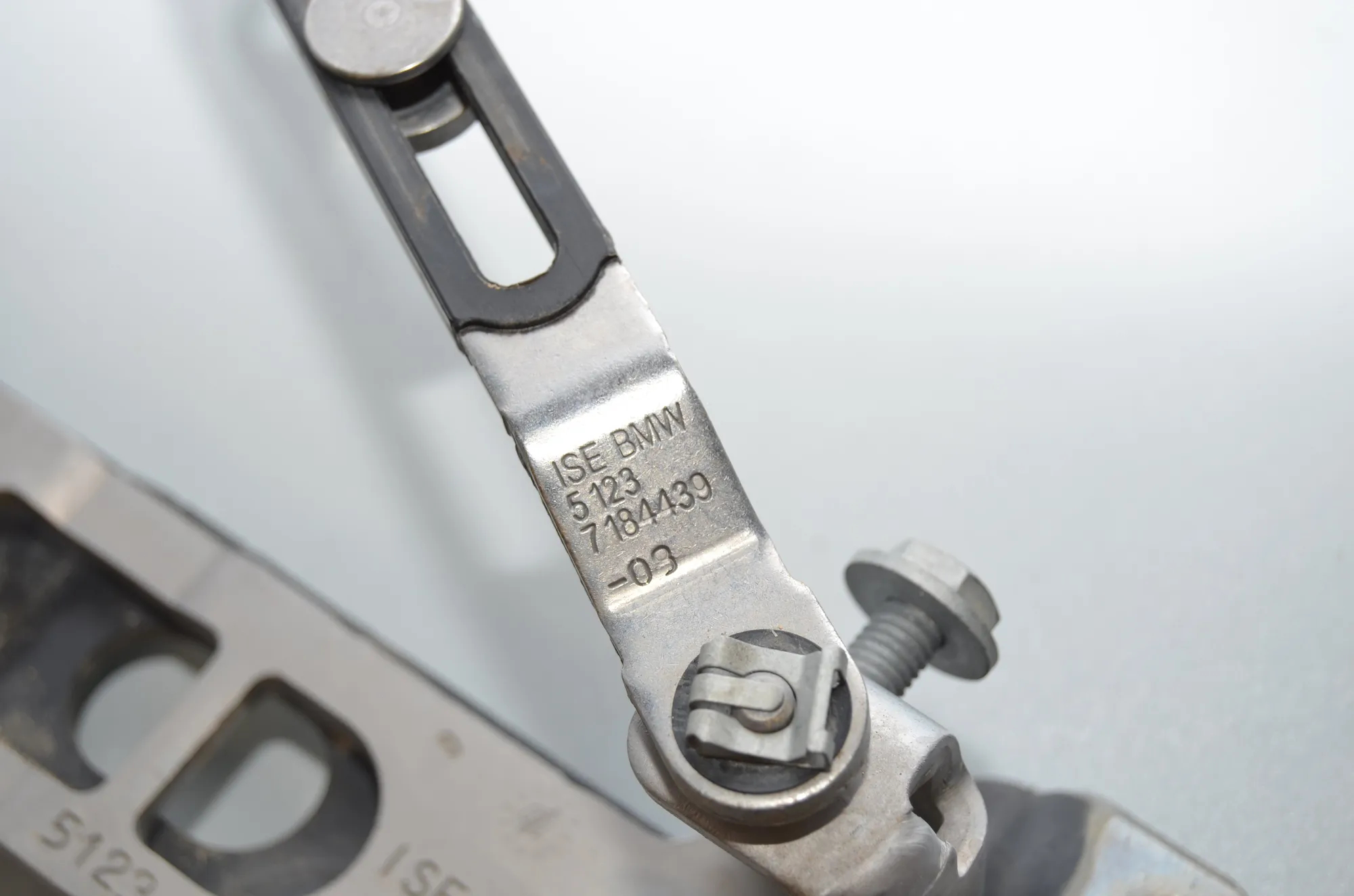 Bracket – OEM 7186987 · BMW 5 Touring (F11) 520 d 2010 – 6