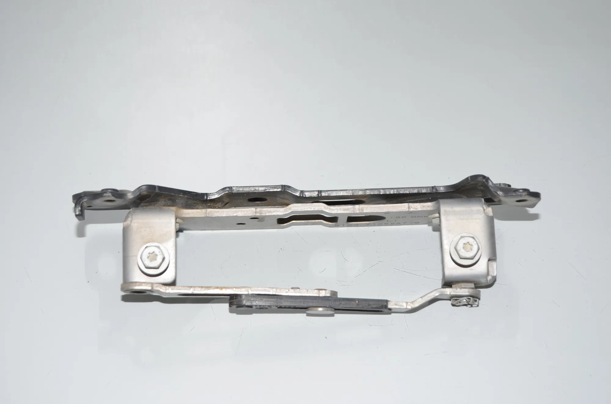Bracket – OEM 7186987 · BMW 5 Touring (F11) 520 d 2010 – 4