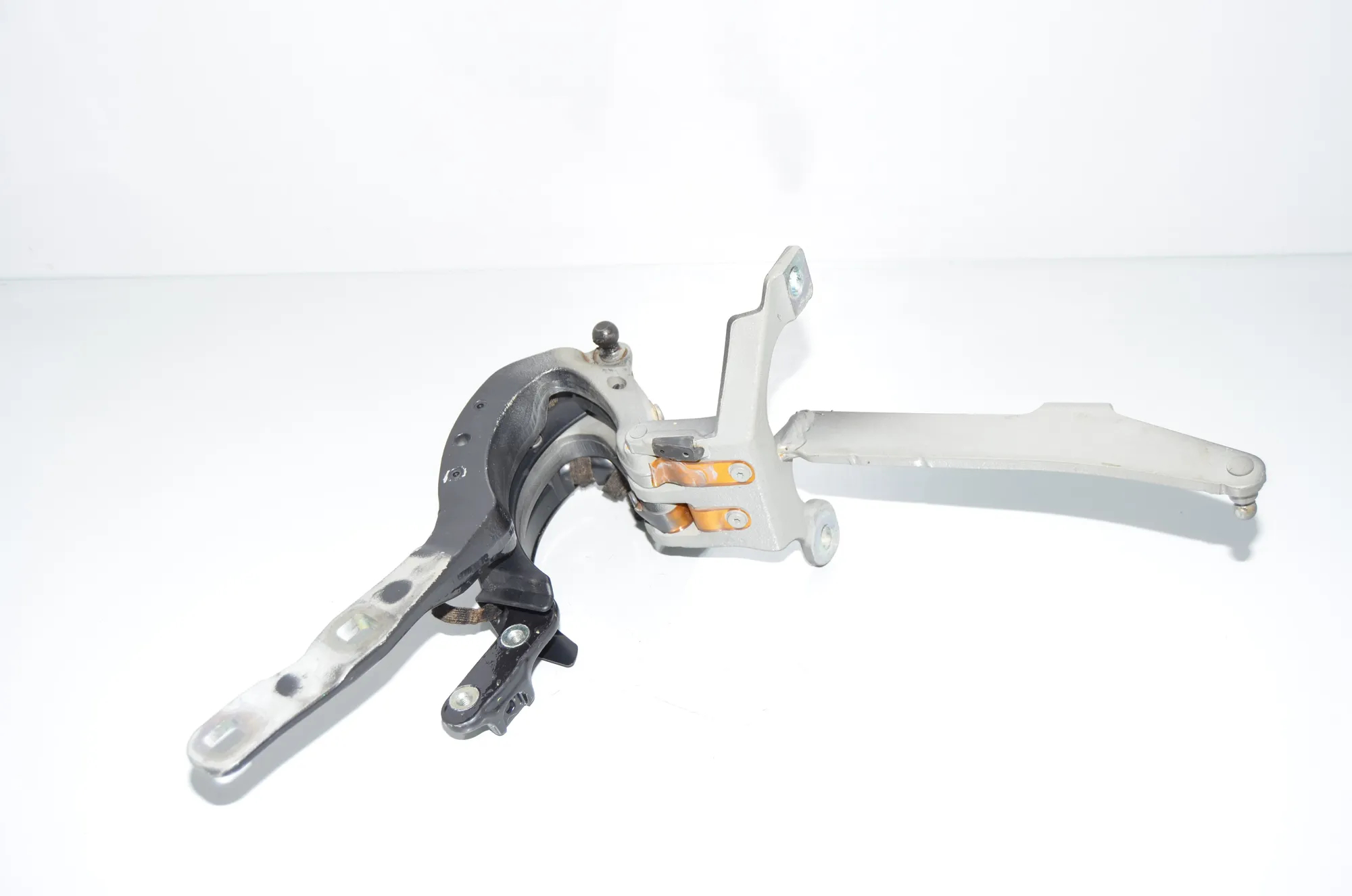 Left Side Bootlid Hinge – OEM 7206639 · BMW 5 Touring (F11) 520 d 2010