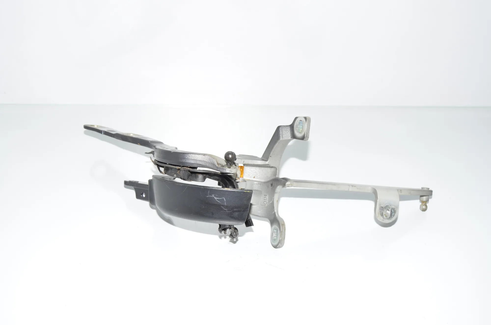 Right Side Bootlid Hinge – OEM 7206640 · BMW 5 Touring (F11) 520 d 2010 – 4