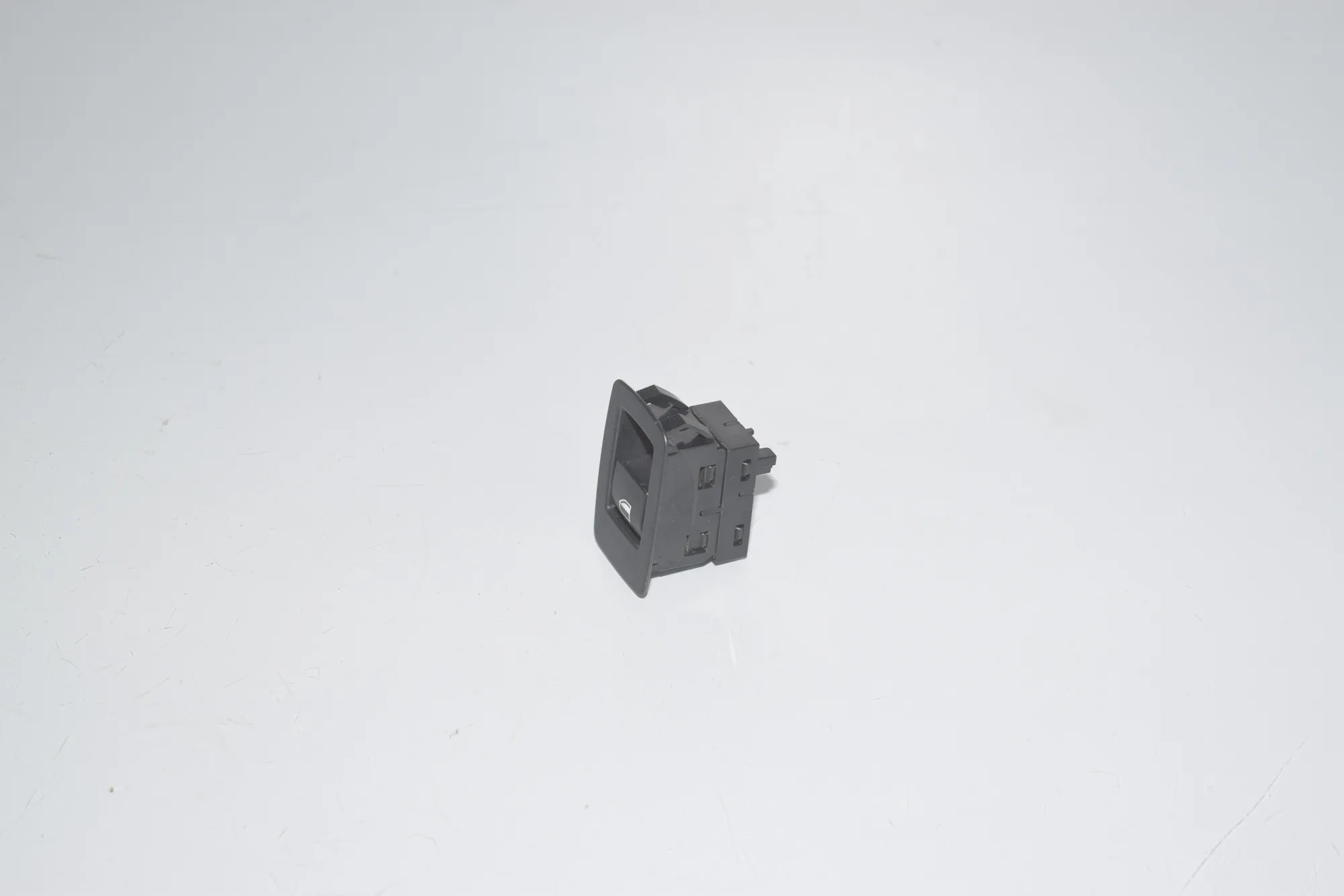 Rear Right Door Window Switch – OEM 9208106 · BMW 3 (F30, F80) 328 i xDrive 2012 – 2