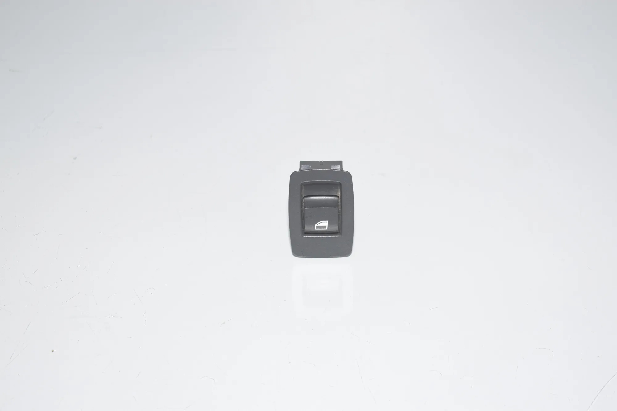 Rear Right Door Window Switch – OEM 9208106 · BMW 3 (F30, F80) 328 i xDrive 2012
