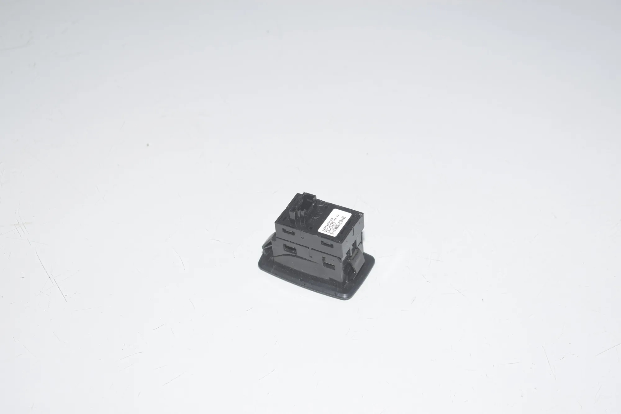 Rear Left Door Window Switch – OEM 9208106 · BMW 3 (F30, F80) 328 i xDrive 2012 – 3