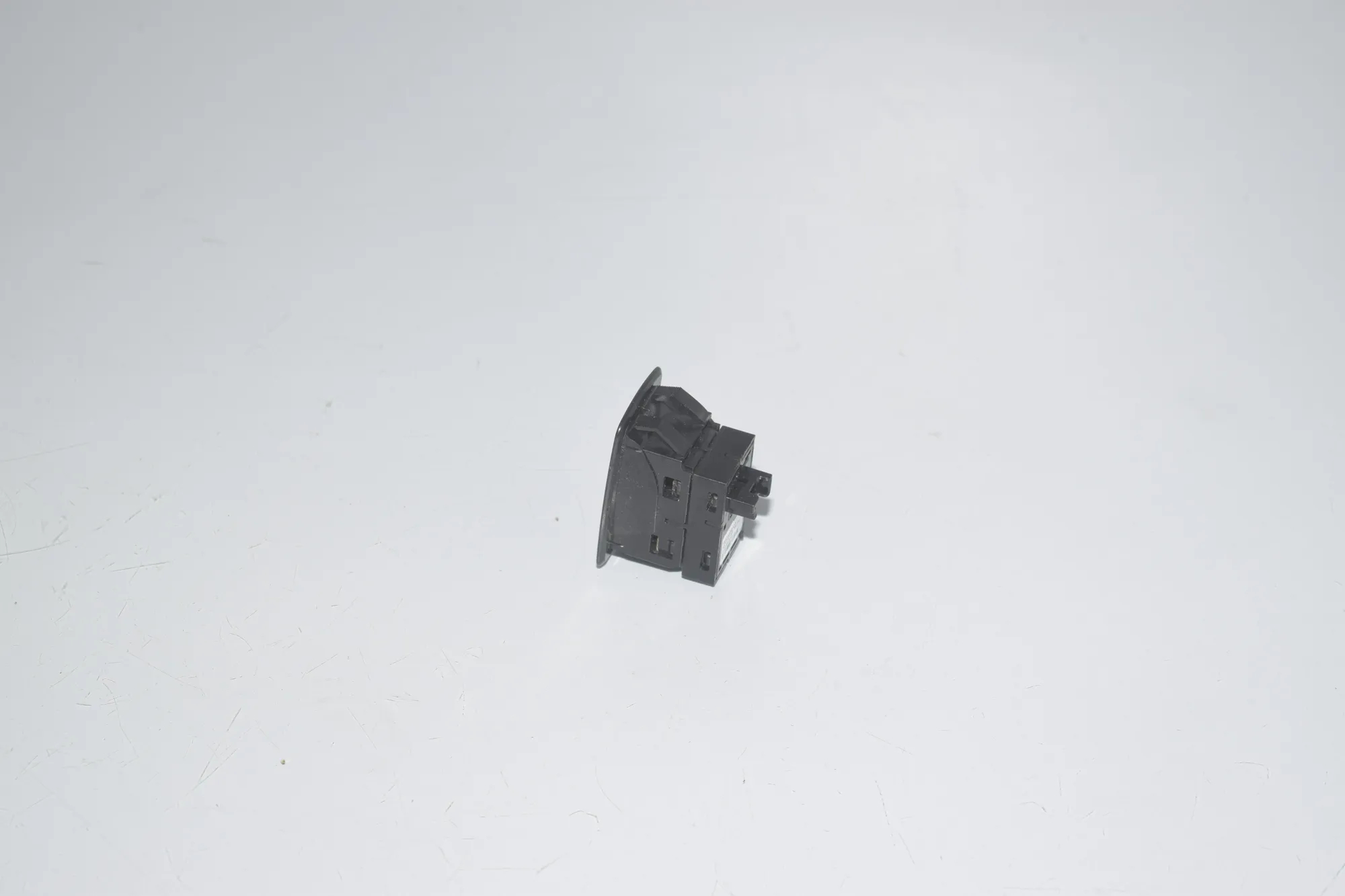 Rear Left Door Window Switch – OEM 9208106 · BMW 3 (F30, F80) 328 i xDrive 2012 – 2