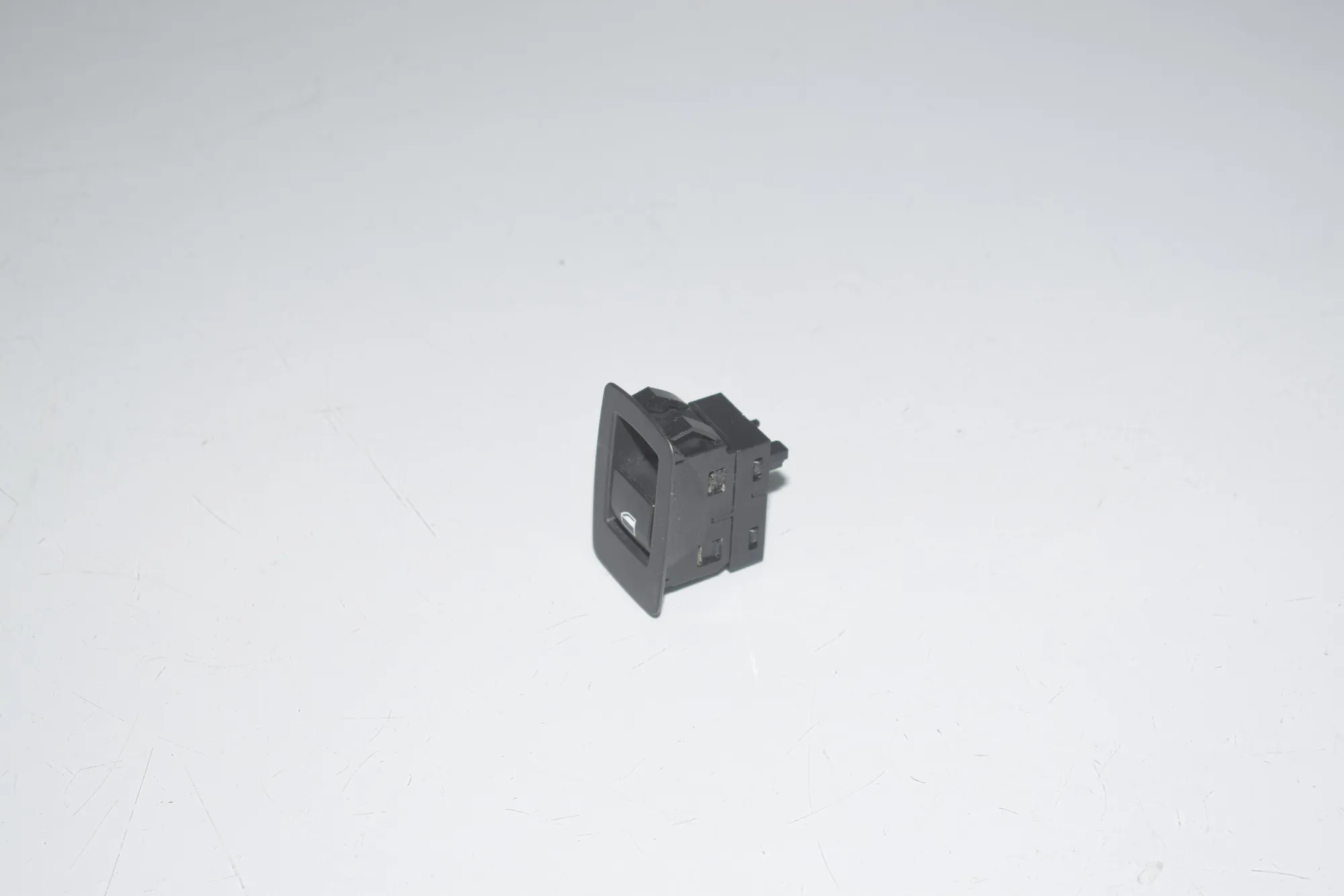 Rear Left Door Window Switch – OEM 9208106 · BMW 3 (F30, F80) 328 i xDrive 2012 – 4