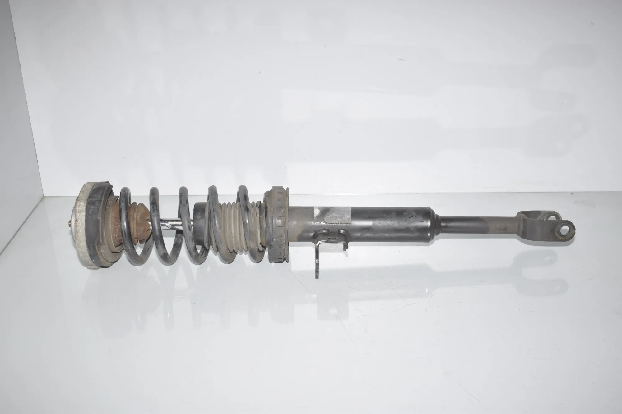 Front Right Shock Absorber – OEM 6860748 · BMW 6 Gran Coupe (F06) 640 d 2013 – 3