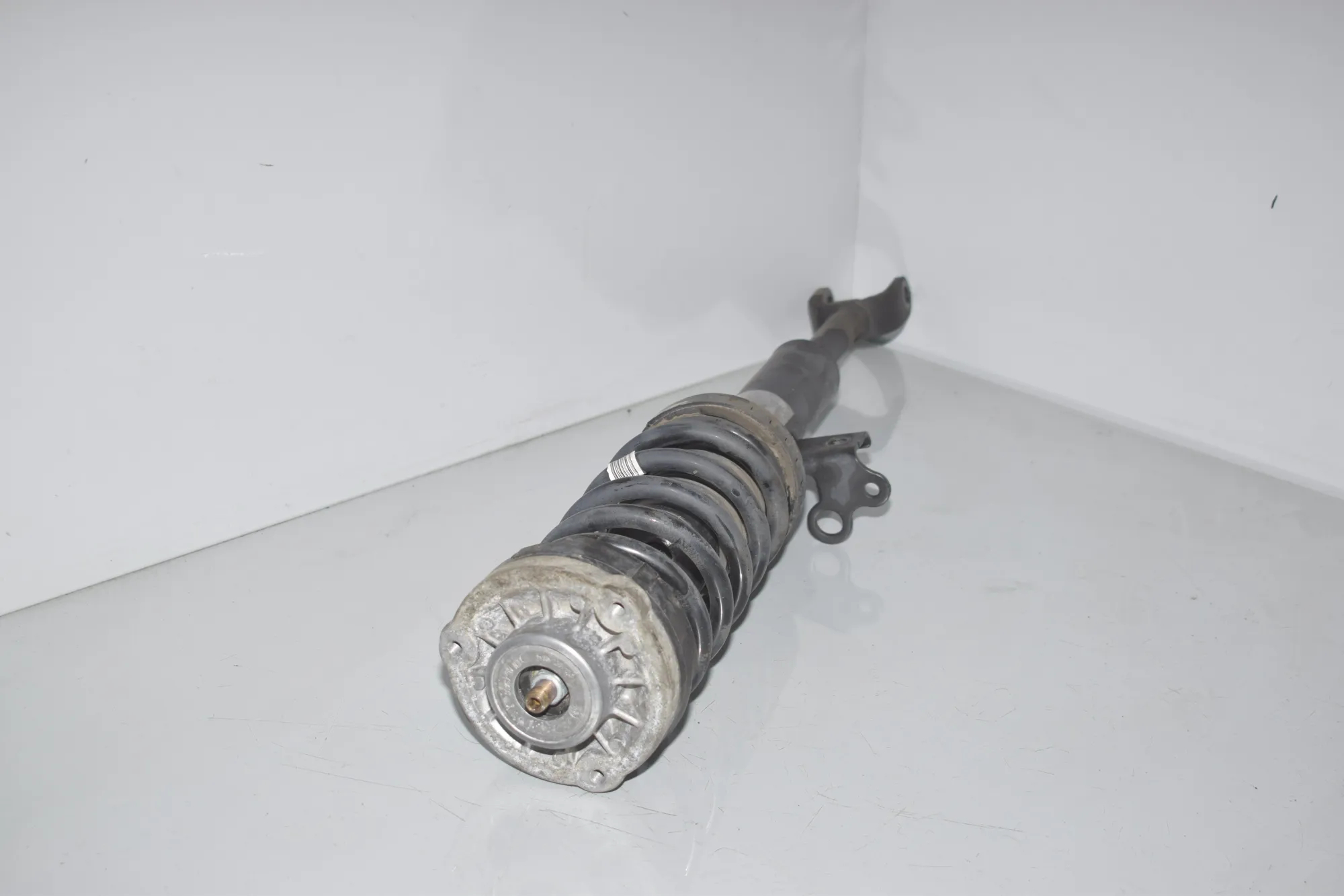 Front Right Shock Absorber – OEM 6860748 · BMW 6 Gran Coupe (F06) 640 d 2013 – 4