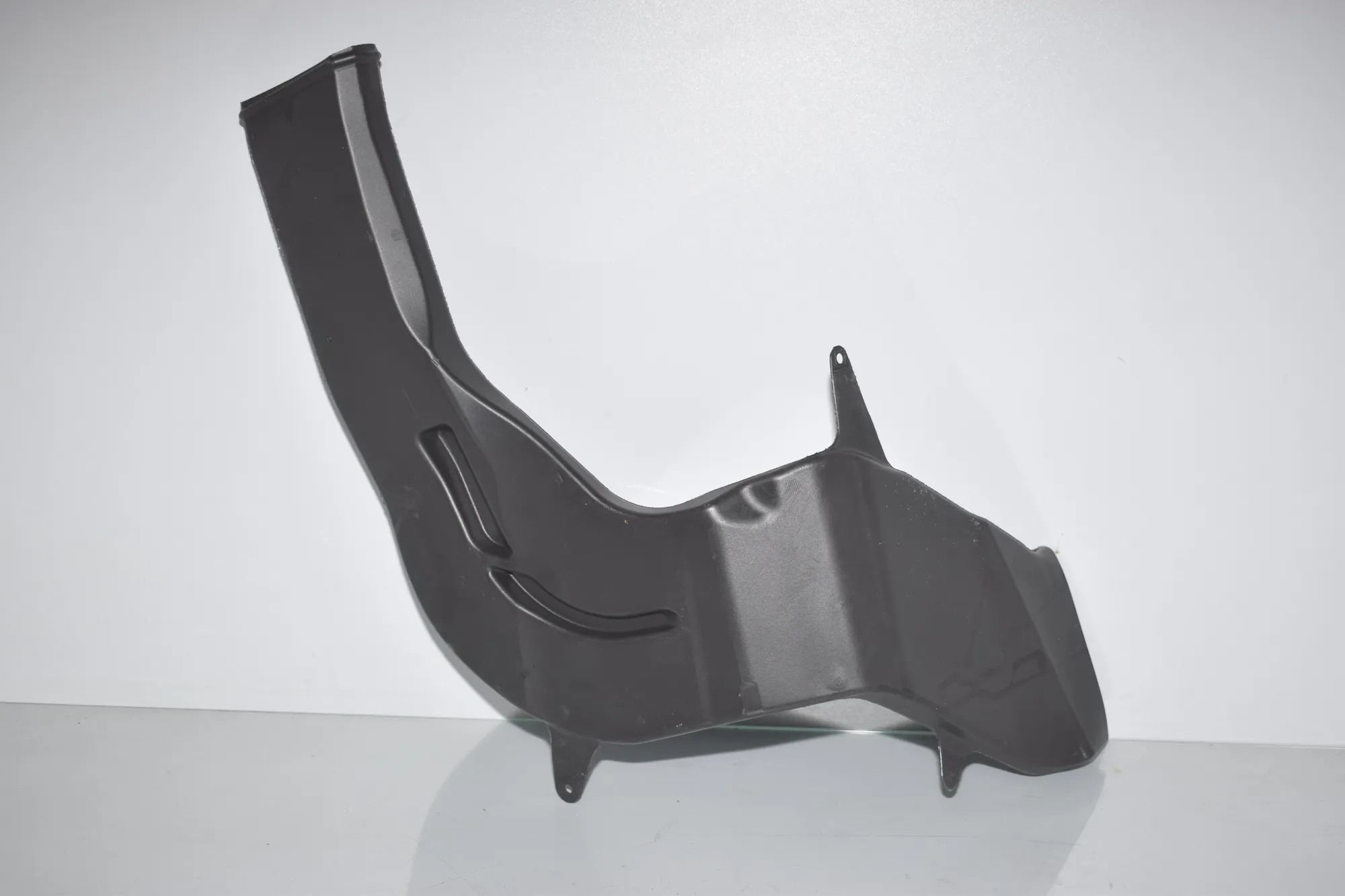 Interior Air Duct Channel – OEM 9113013 · BMW 6 Gran Coupe (F06) 640 d 2013 – 3