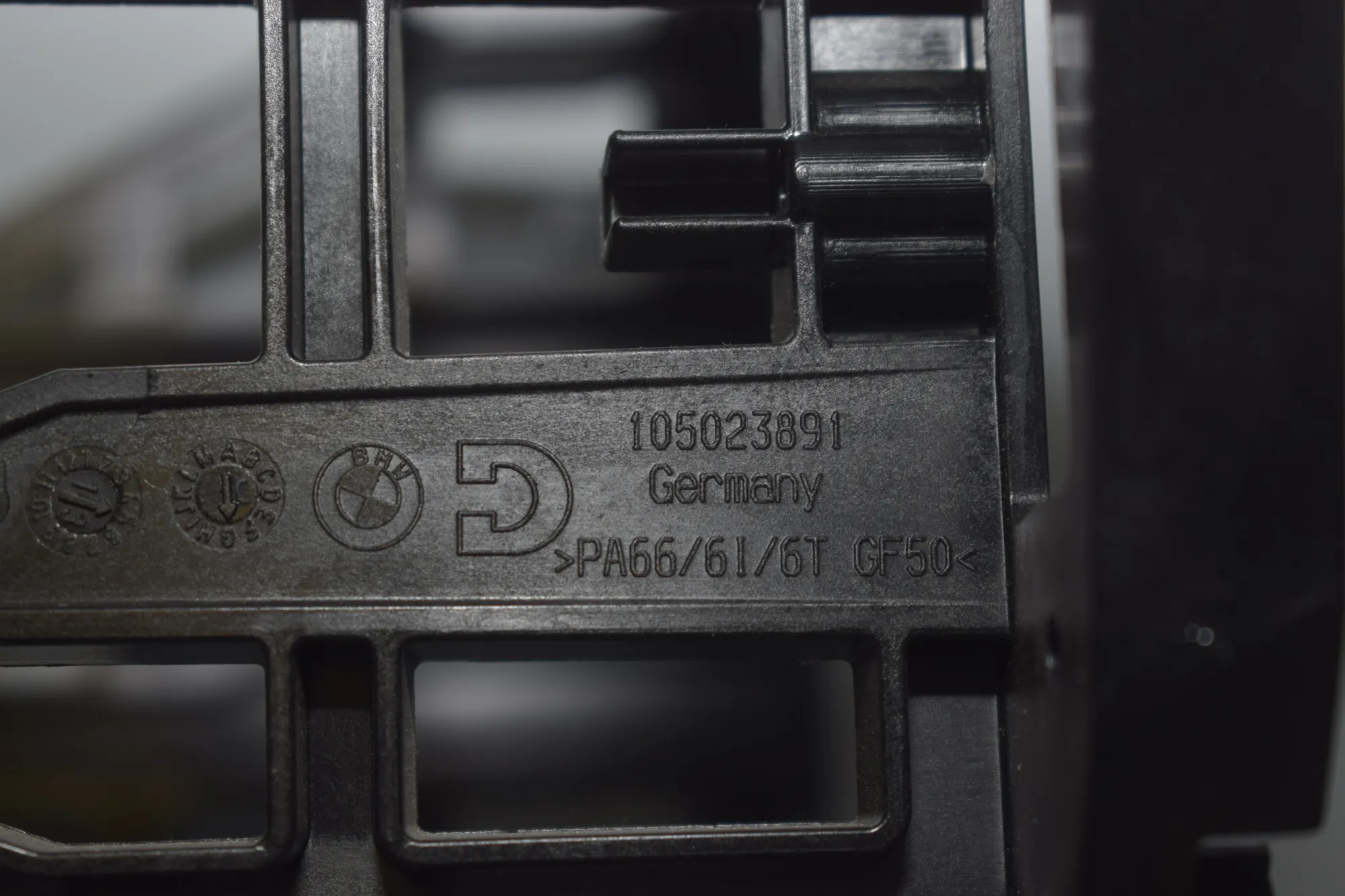 Bracket – OEM 105023891 · BMW 6 Gran Coupe (F06) 640 d 2013 – 5