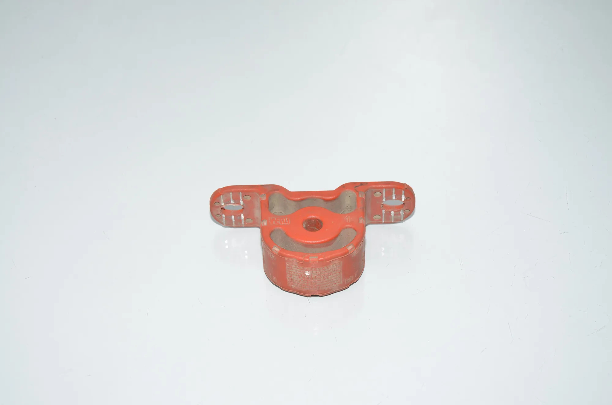 Exhaust Holder – OEM 18307633674 · BMW 5 (F10) BMW 5 (F10) 520 i 2013 – 2