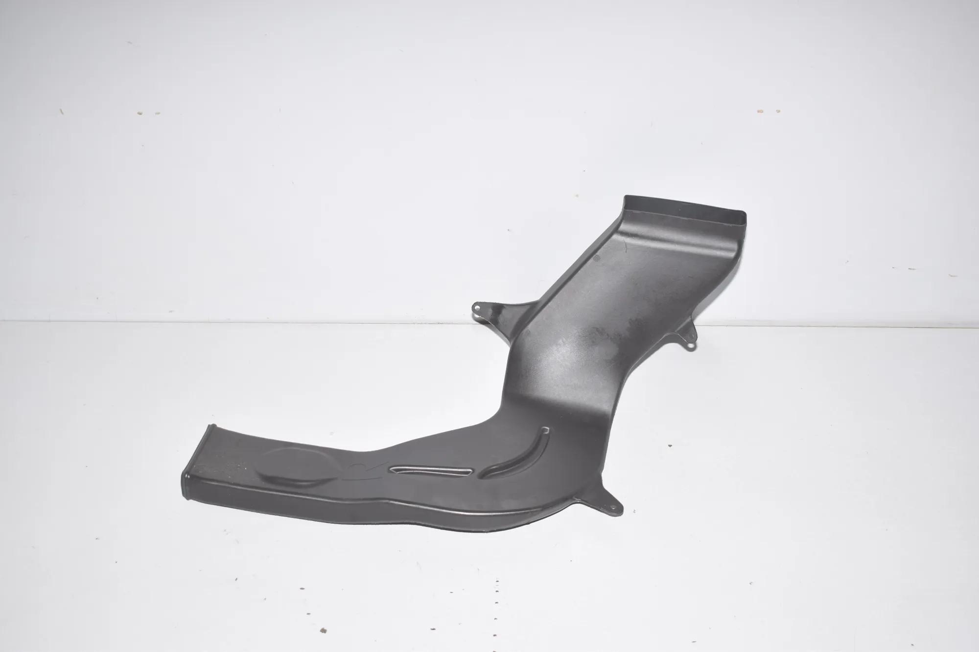 Interior Air Duct Channel – OEM 9113014 · BMW 6 Gran Coupe (F06) 640 d 2013 – 3