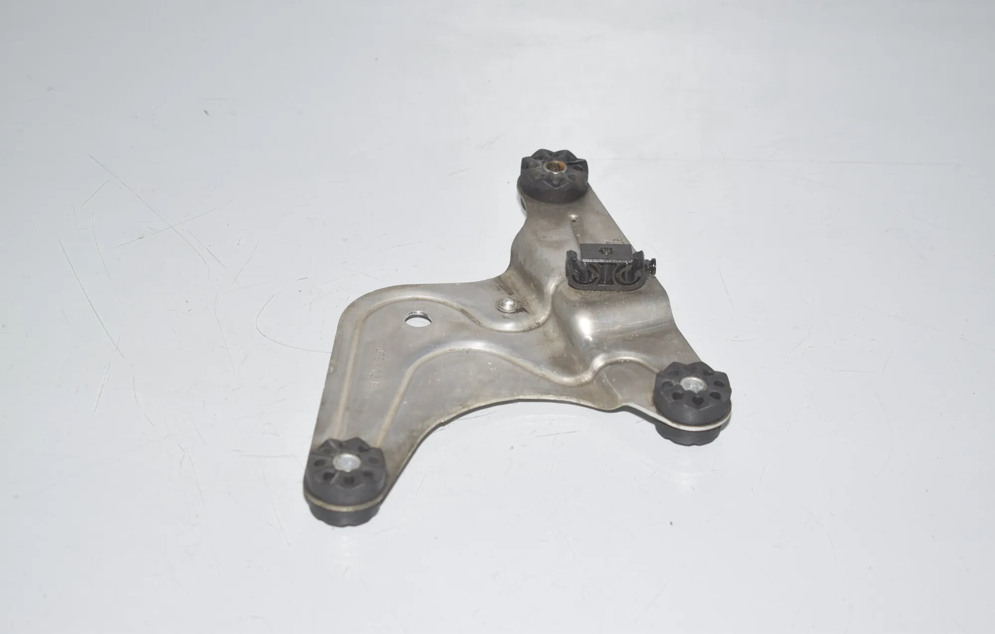 ABS Pump Holder – OEM 6797679 · BMW 6 Gran Coupe (F06) 640 d 2013 – 2