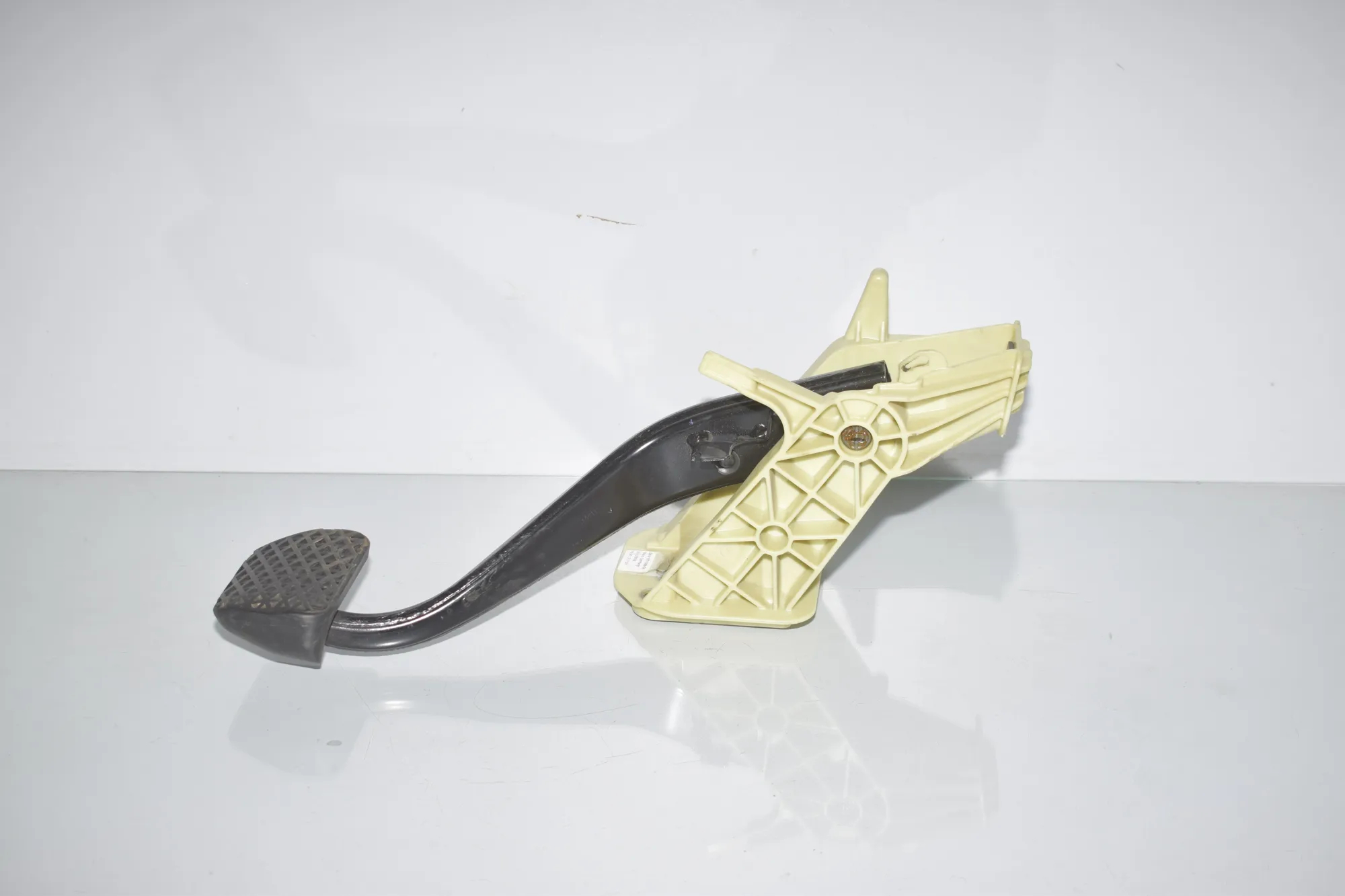 Brake Pedal – OEM 6775368 · BMW 6 Gran Coupe (F06) 640 d 2013 – 2