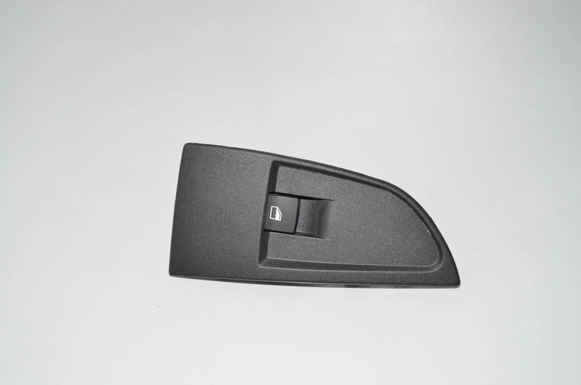 Front Right Door Window Switch – OEM 9208107 · BMW i3 (I01) s Electric 2020