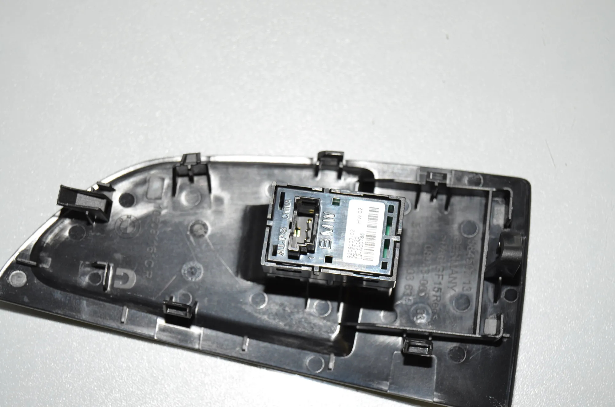 Front Right Door Window Switch – OEM 9208107 · BMW i3 (I01) s Electric 2020 – 5