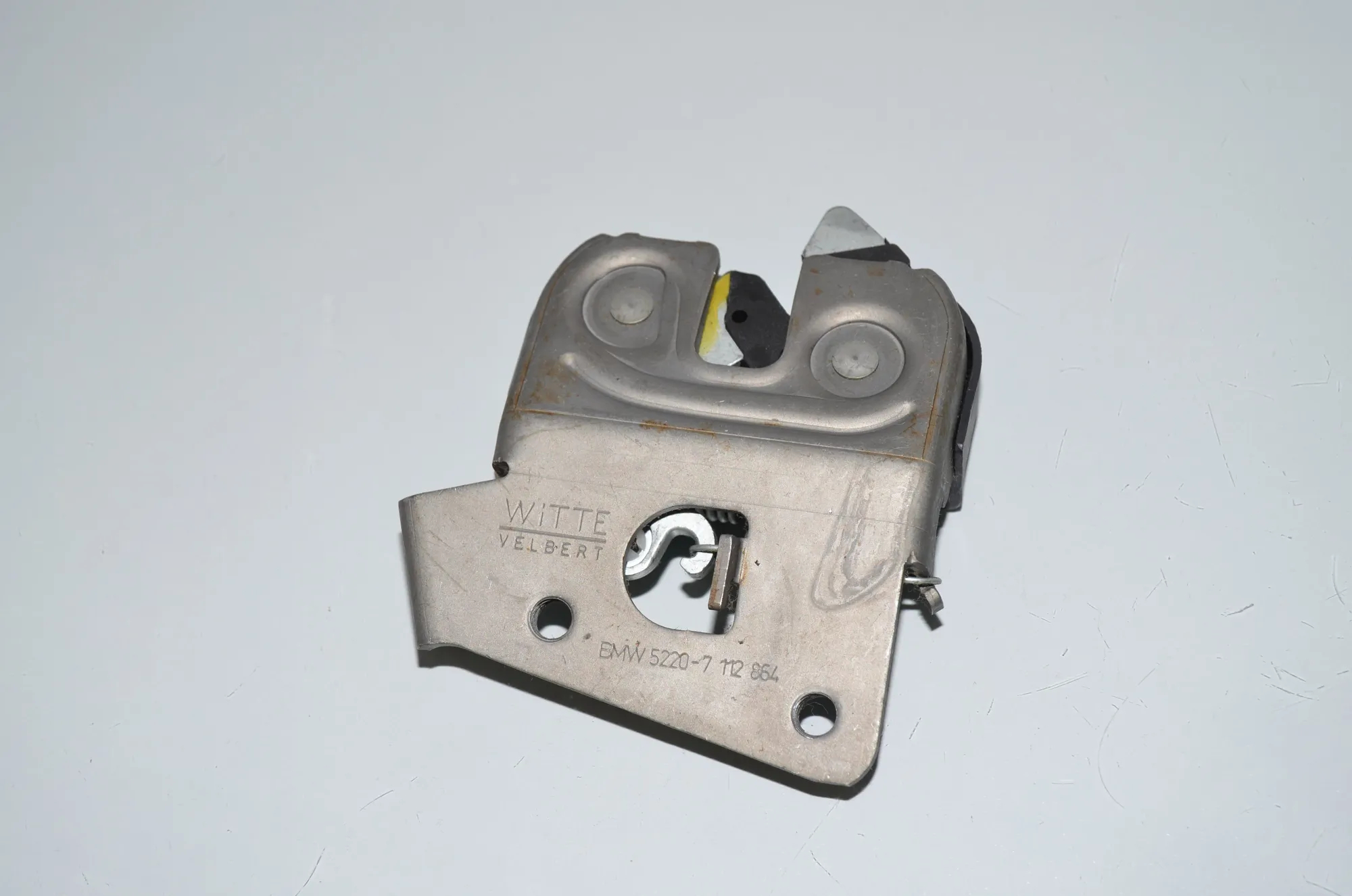 Rear Seat Backrest Lock – OEM 7112864 · BMW 5 (F10) 525 d 2012 – 4