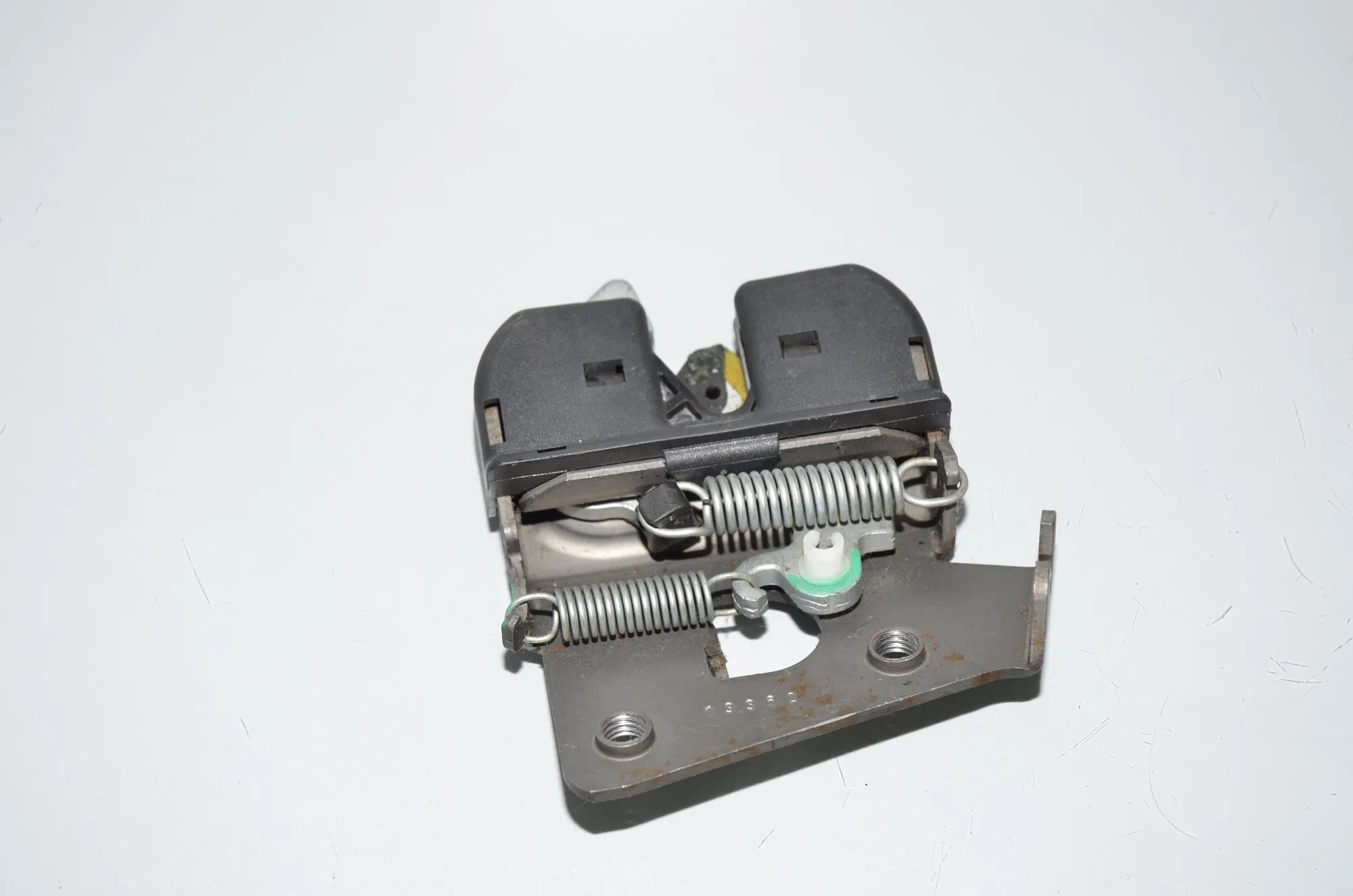 Rear Seat Backrest Lock – OEM 7112864 · BMW 5 (F10) 525 d 2012 – 2