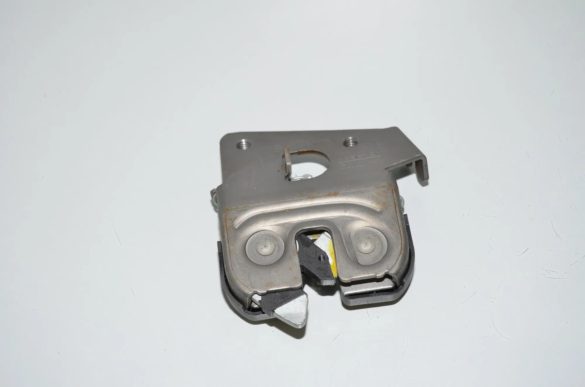 Rear Seat Backrest Lock – OEM 7112864 · BMW 5 (F10) 525 d 2012 – 3
