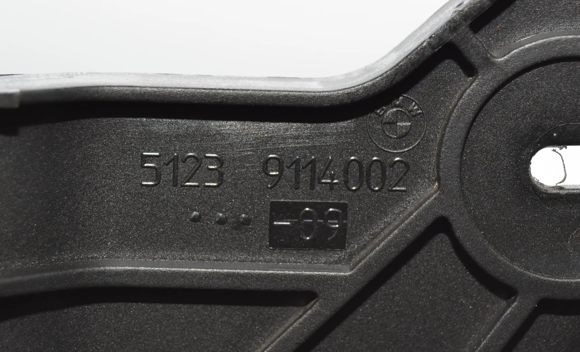 Bonnet Release Handle – OEM 9114002 · BMW 5 (F10) 525 d 2012 – 5