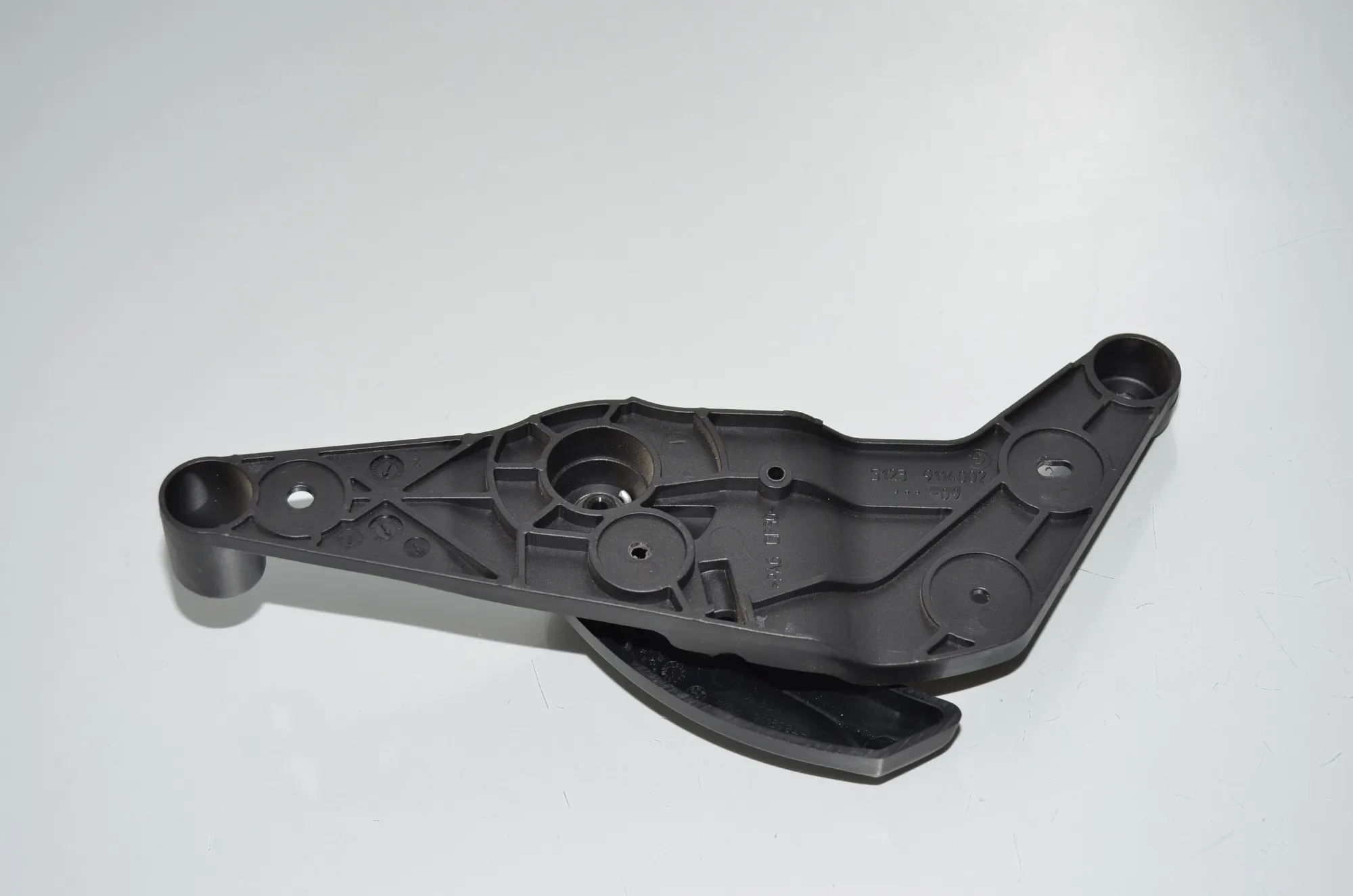 Bonnet Release Handle – OEM 9114002 · BMW 5 (F10) 525 d 2012 – 3