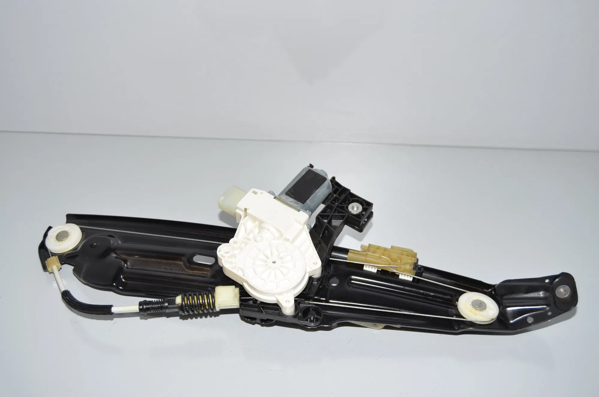 Rear Left Door Window Regulator – OEM 7182613 · BMW 5 (F10) 525 d 2012 – 3