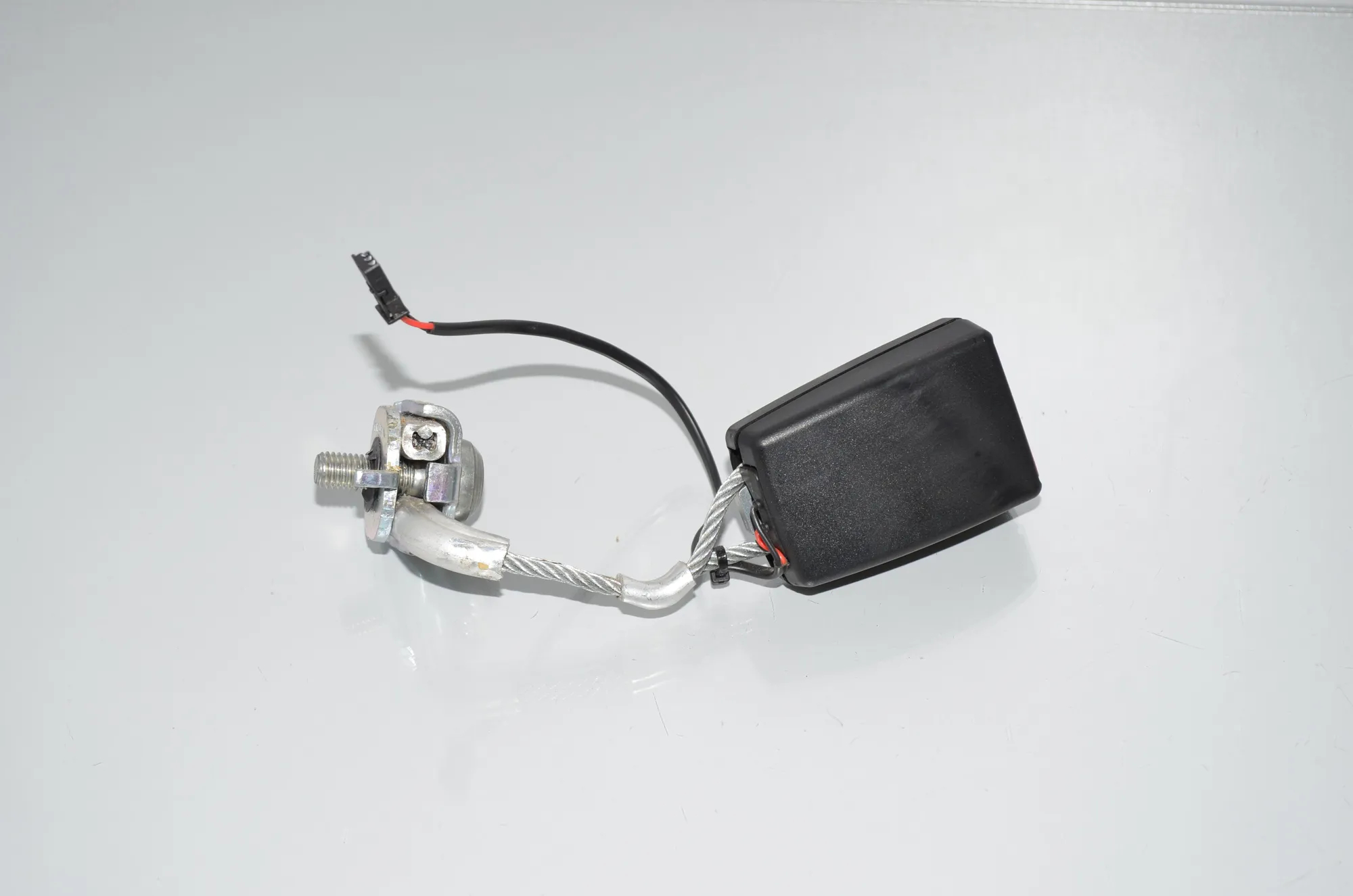 Rear Left Seat Buckle – OEM 7243273 · BMW 5 (F10) 525 d 2012 – 2
